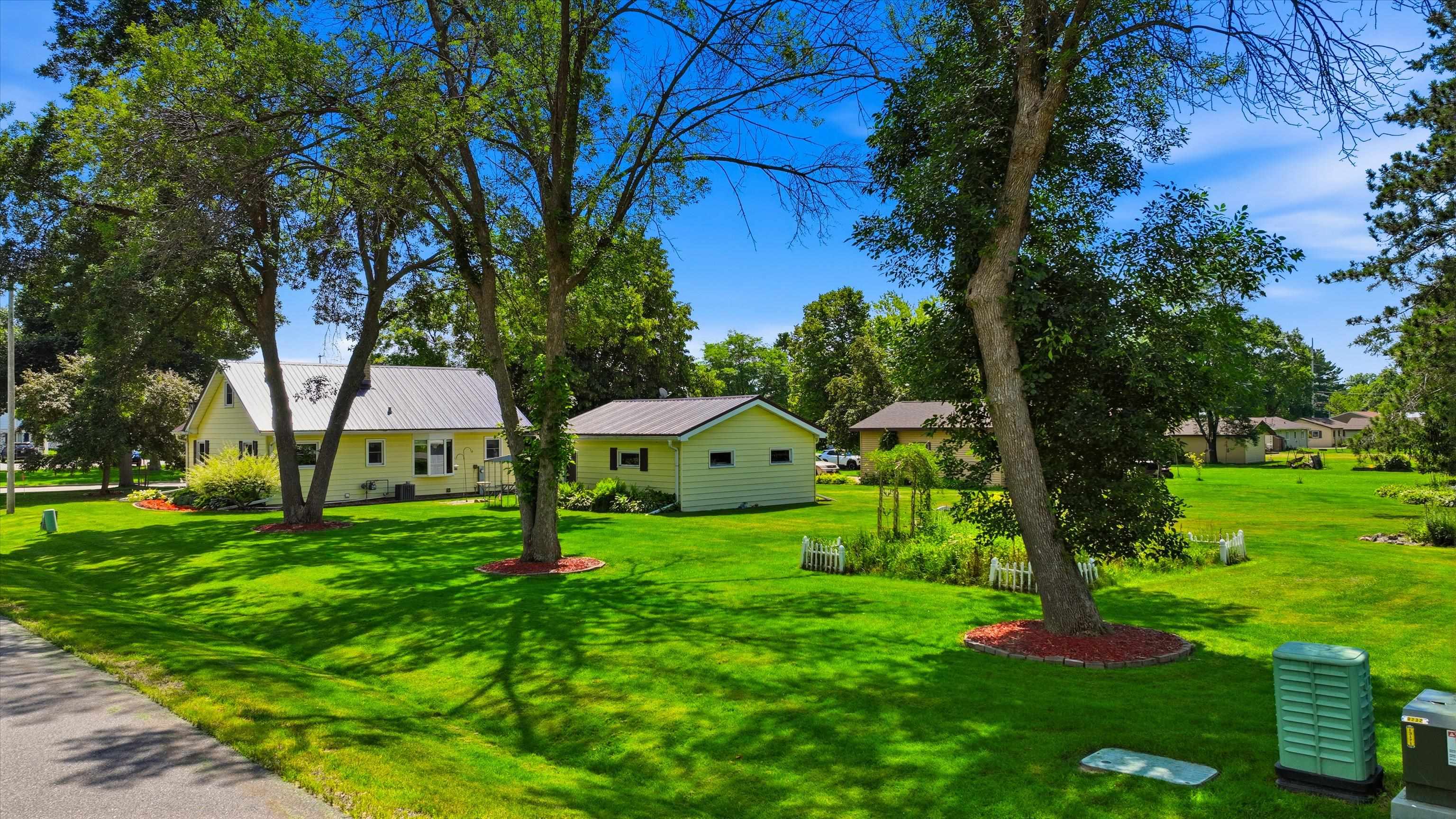 1500 S Locust Avenue Property Photo 32