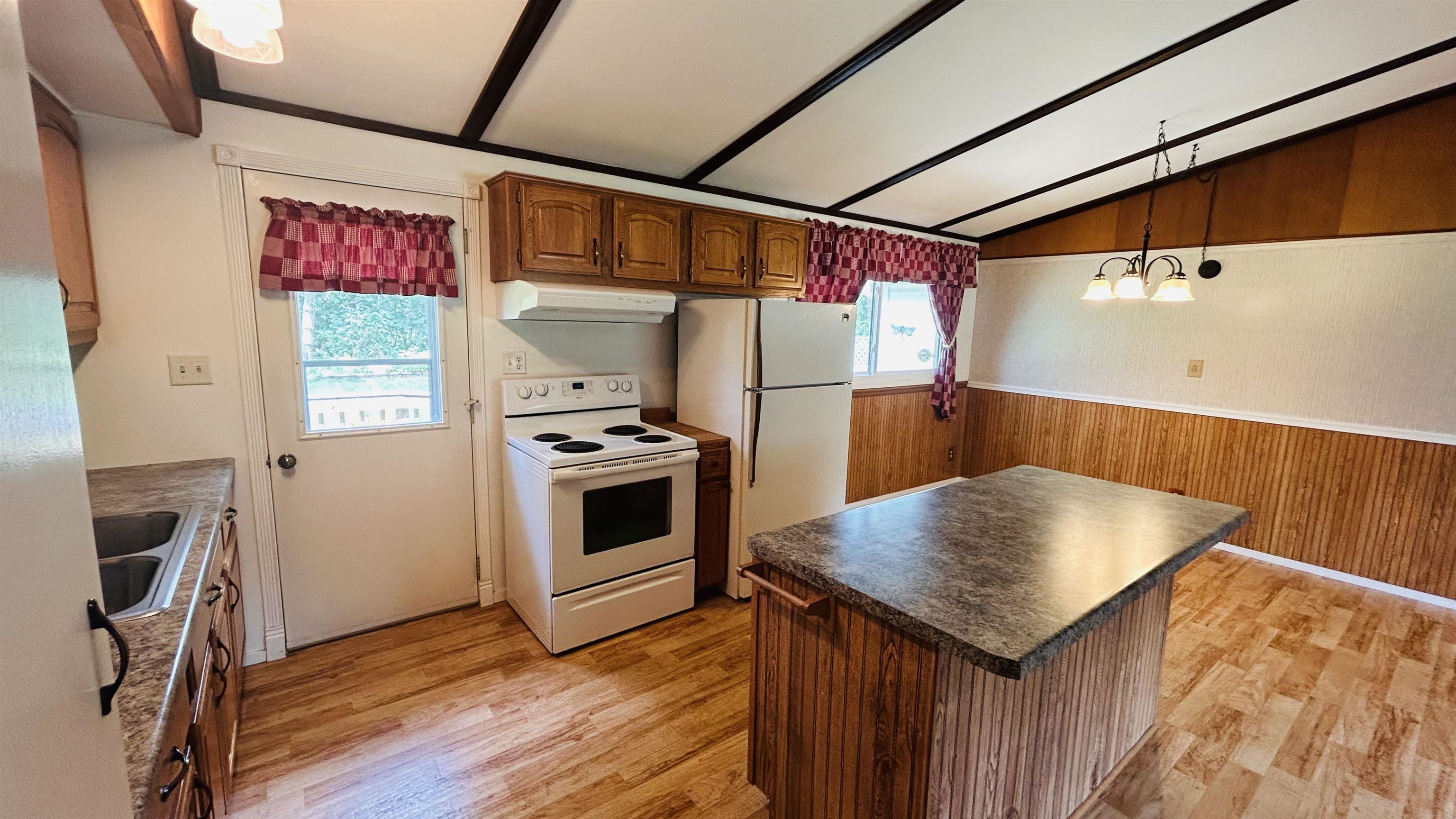 6541 Helke Road Property Photo 7