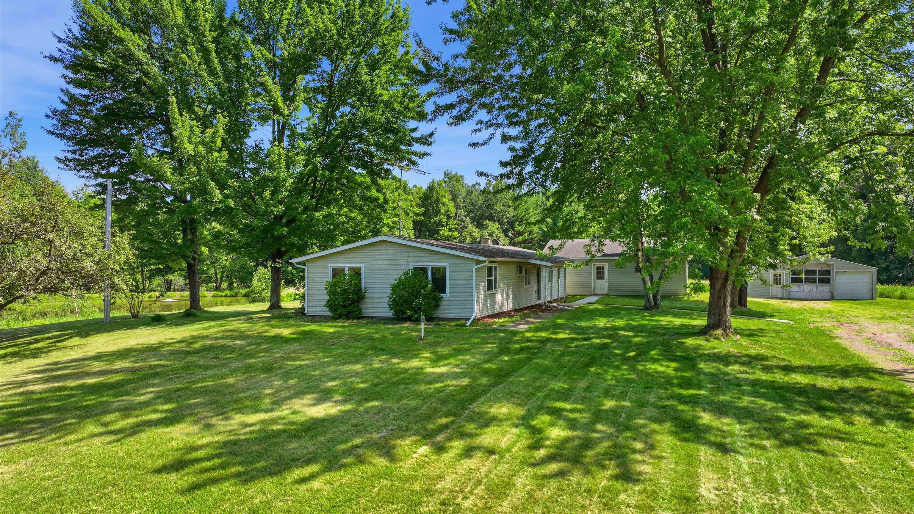 11555 Eisenhower Drive Property Photo 2