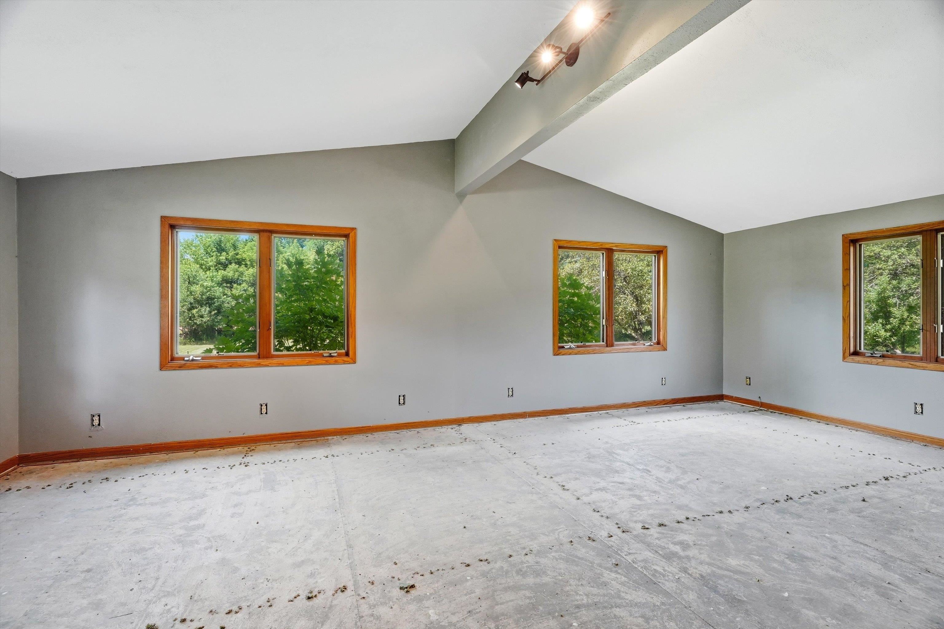 11555 Eisenhower Drive Property Photo 38