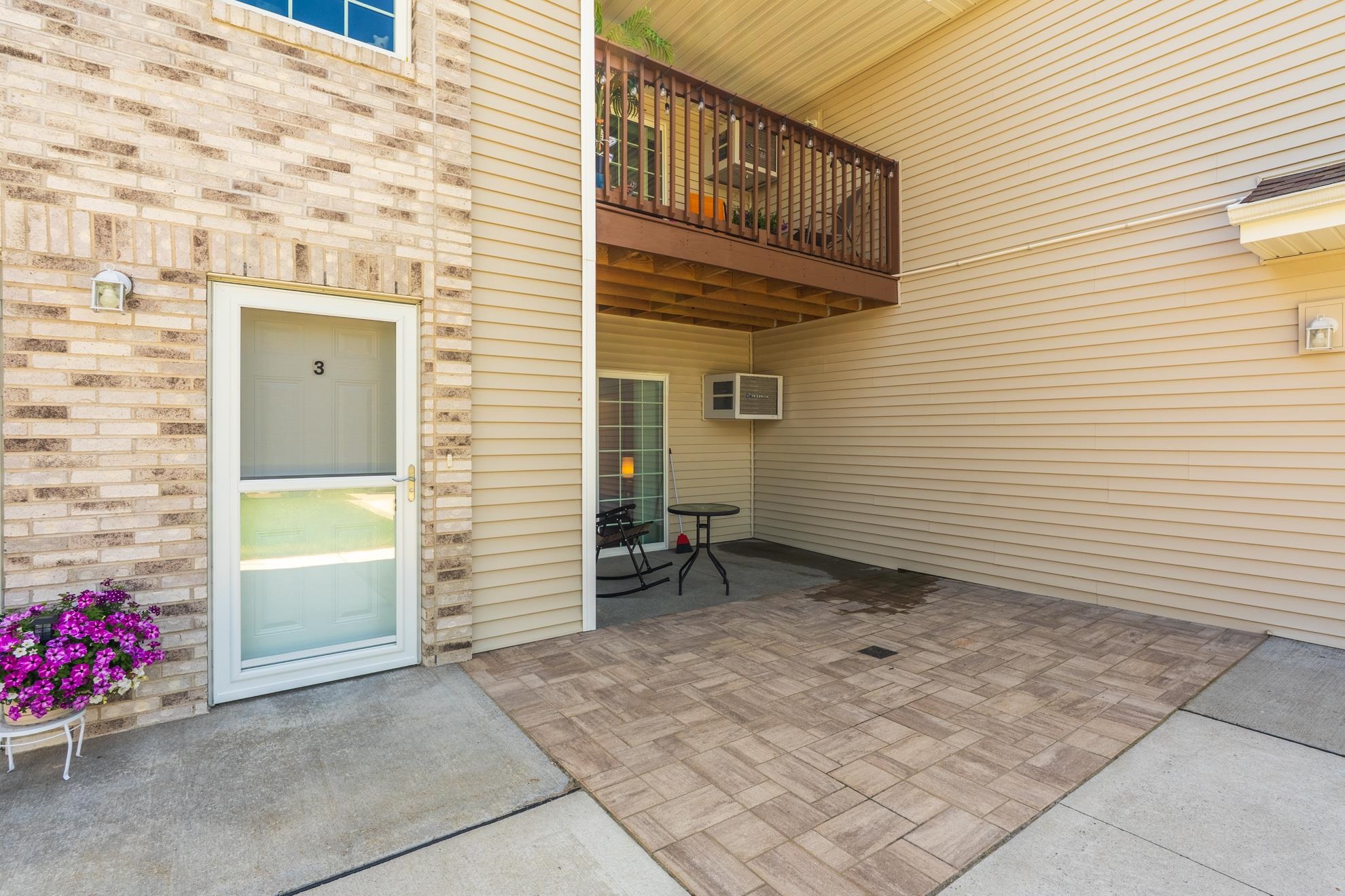 7345 Whitespire Road Property Photo 3