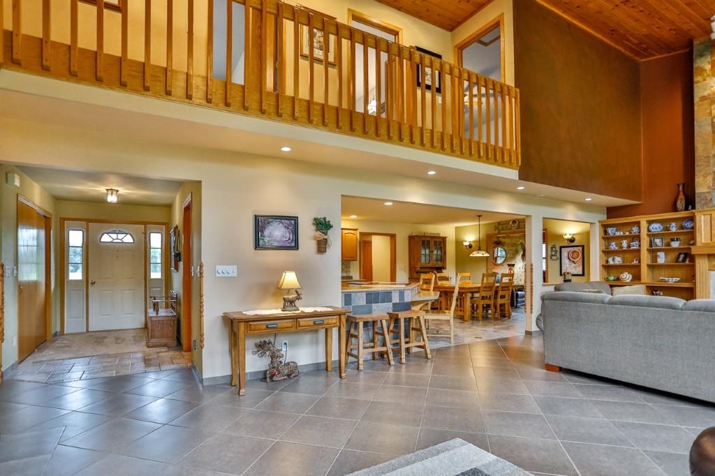 2142 Wood Road Property Photo 9