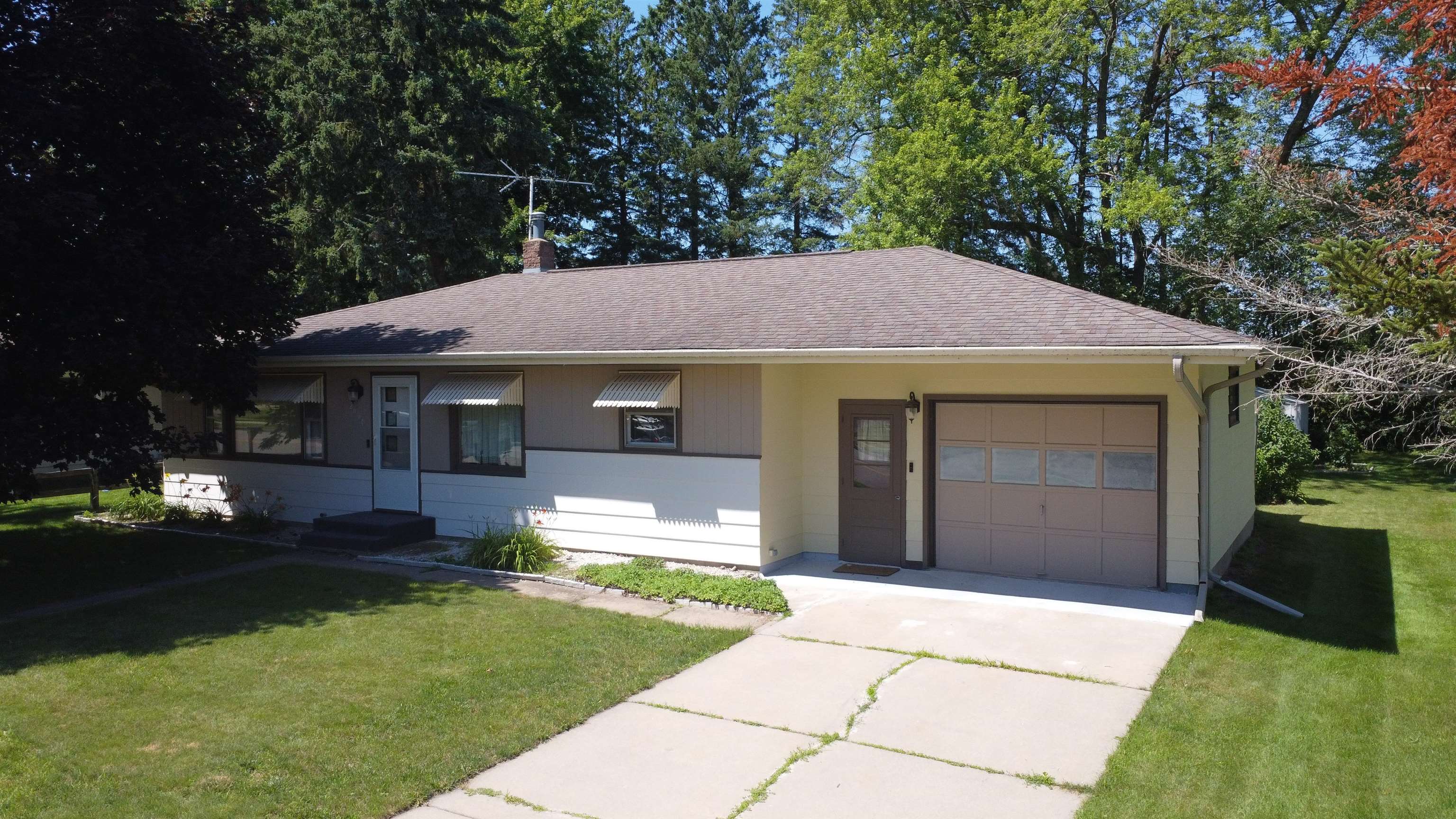 2000 5th Avenue Property Photo 1