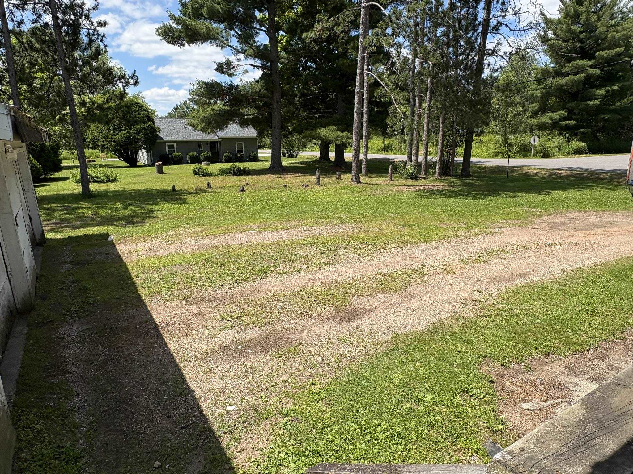 1697 Greenfield Avenue Property Photo 18