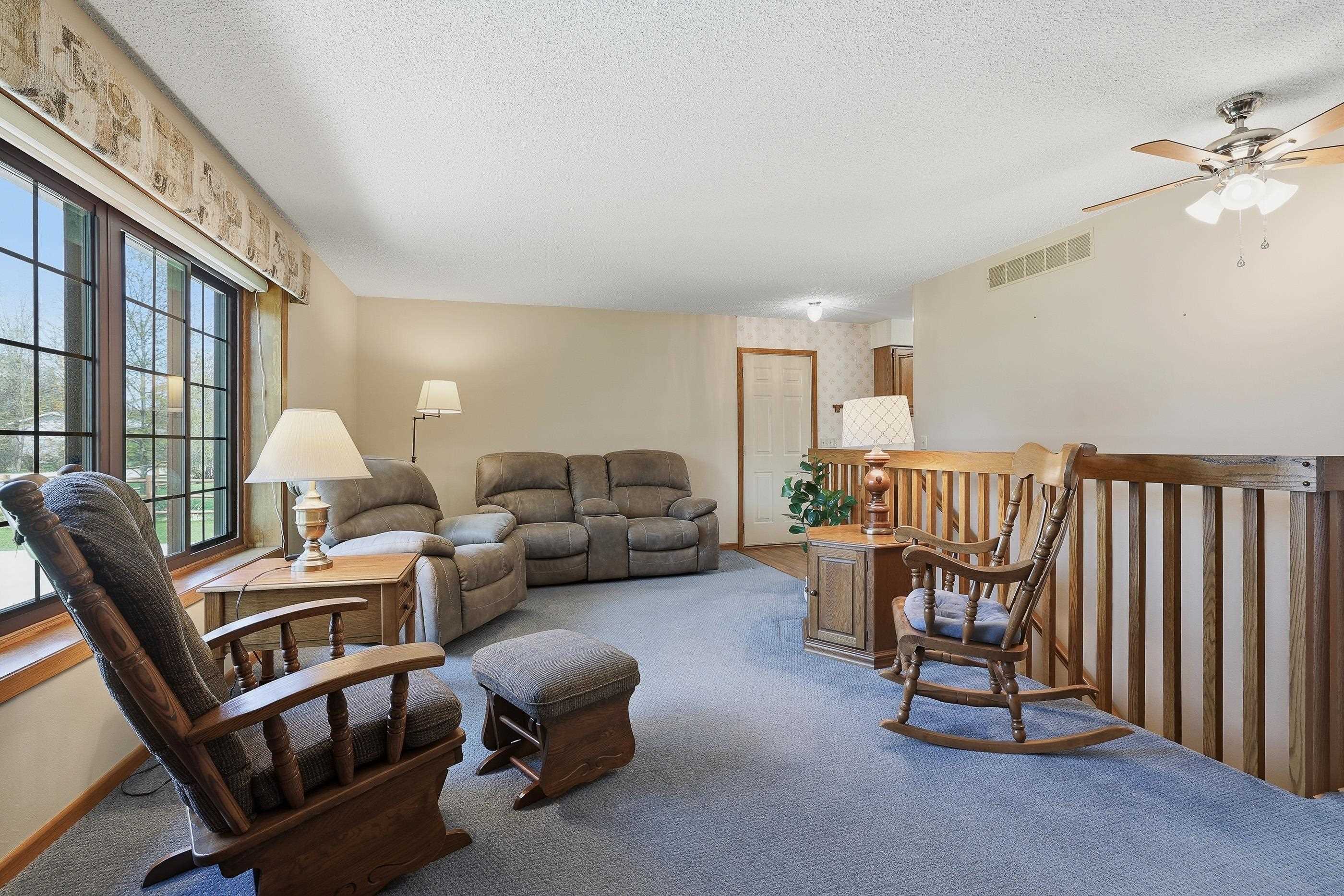 410 Hawthorne Avenue Property Photo 6