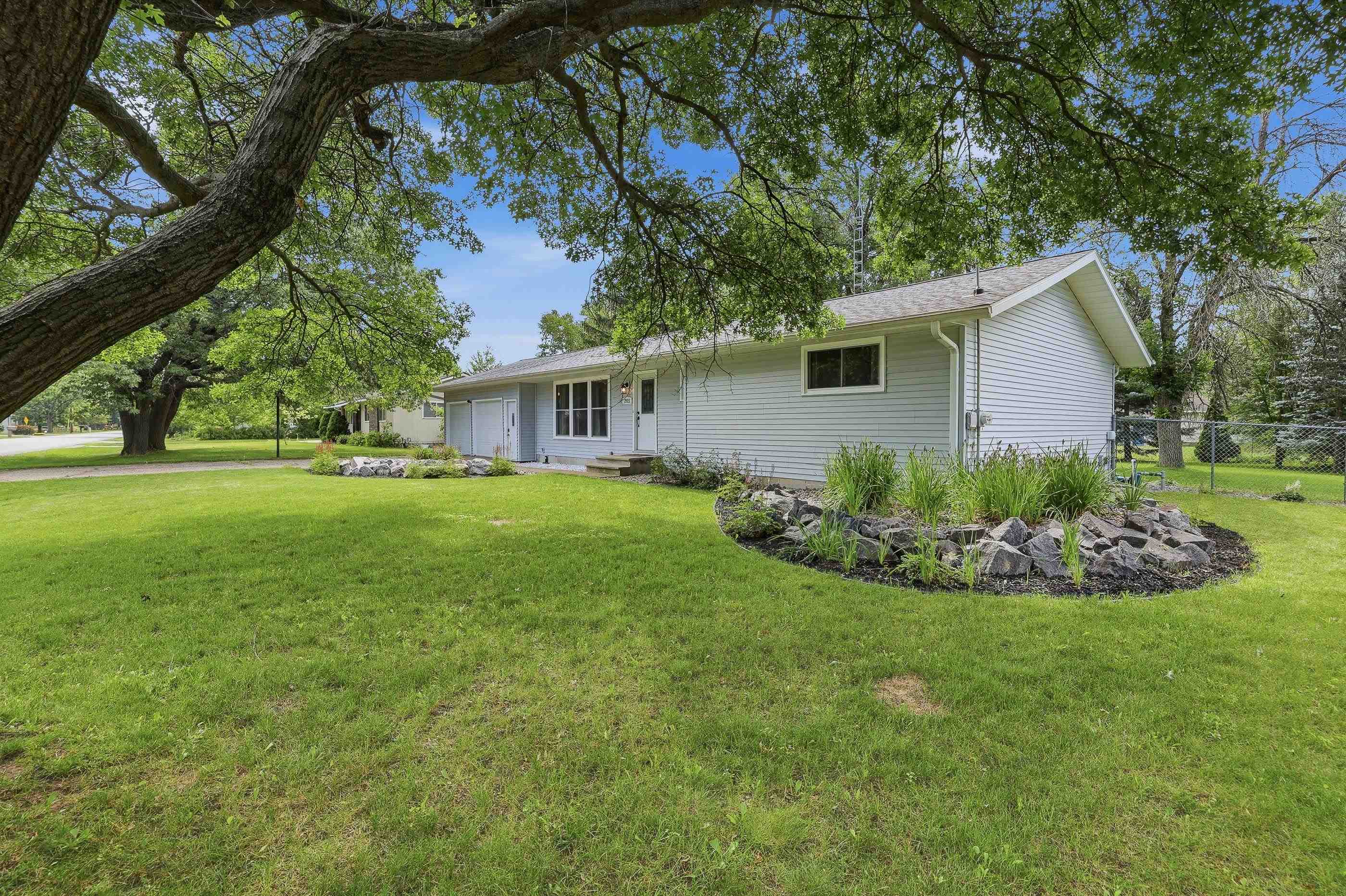 2921 River Drive Property Photo 4