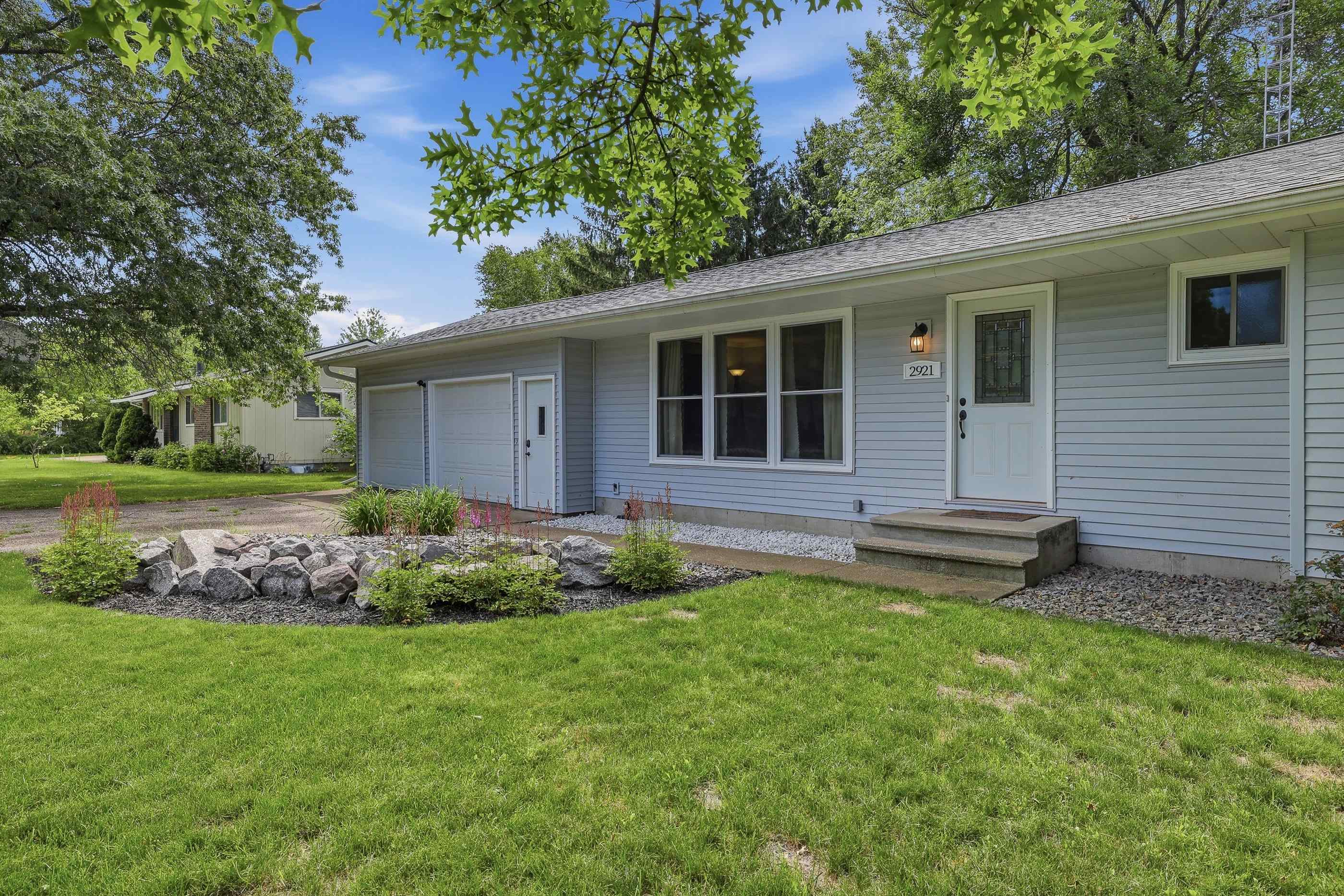 2921 River Drive Property Photo 5