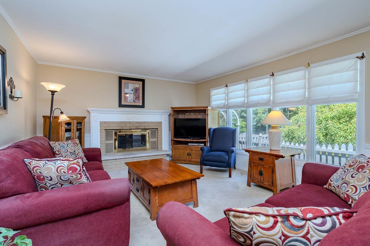1925 Dewberry Drive Property Photo 3