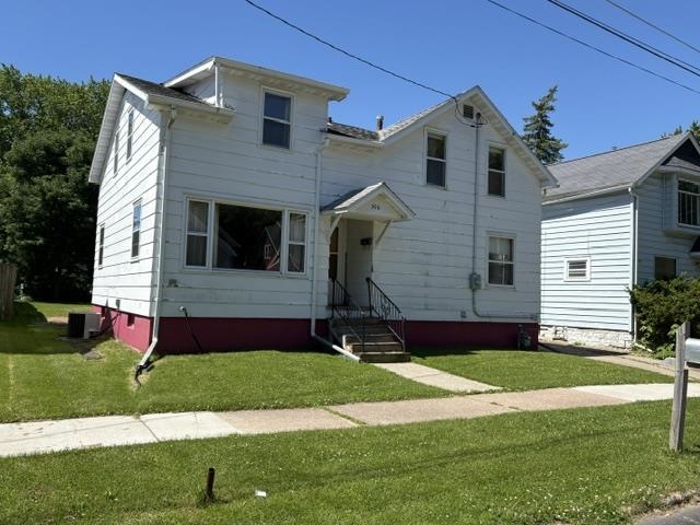 306 W Blodgett Street Property Photo 1