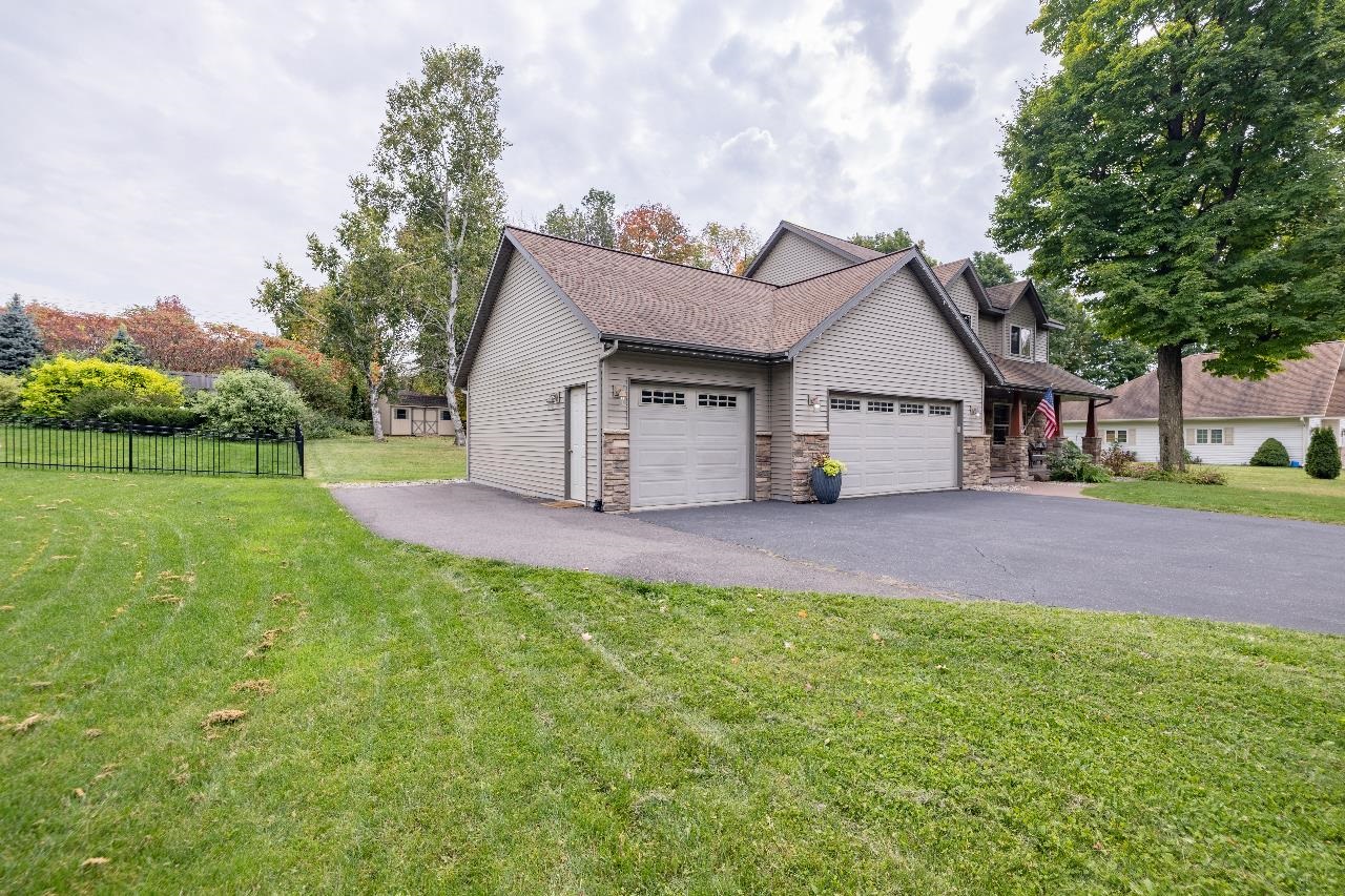 205 Aspen Grove Property Photo 2