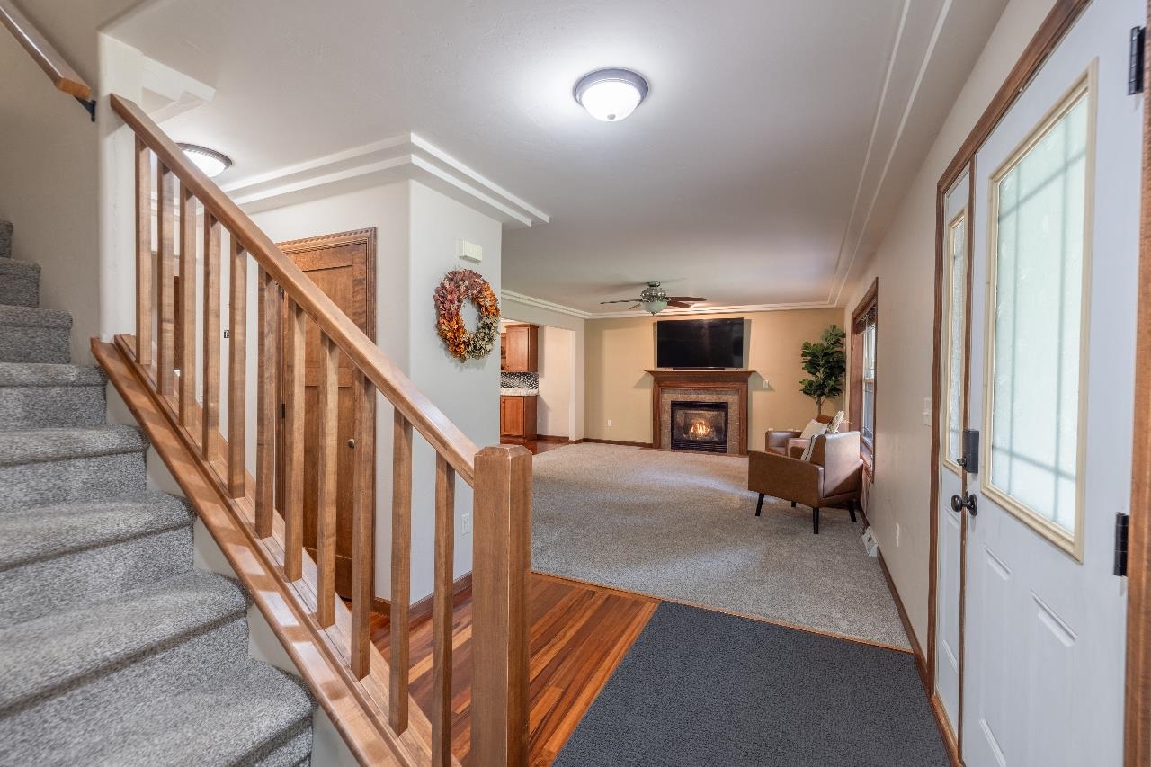 205 Aspen Grove Property Photo 10