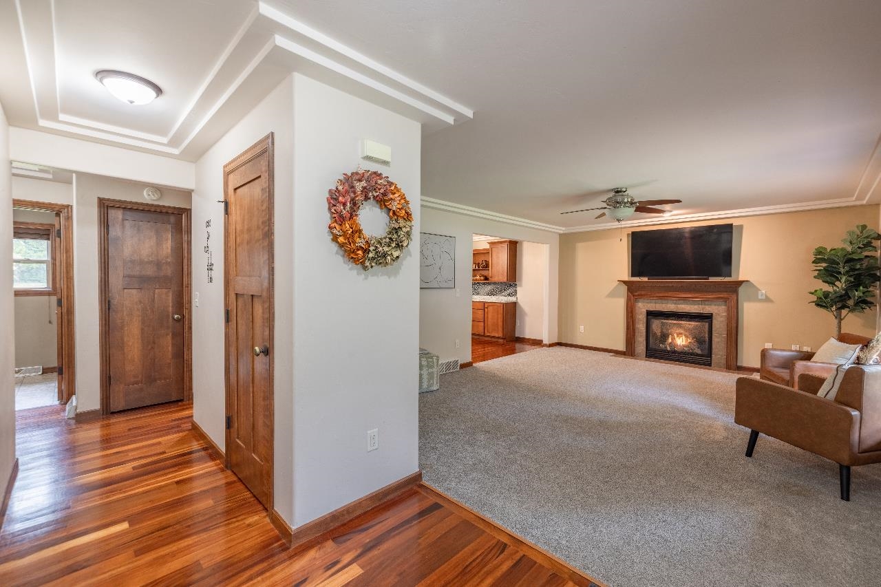 205 Aspen Grove Property Photo 11