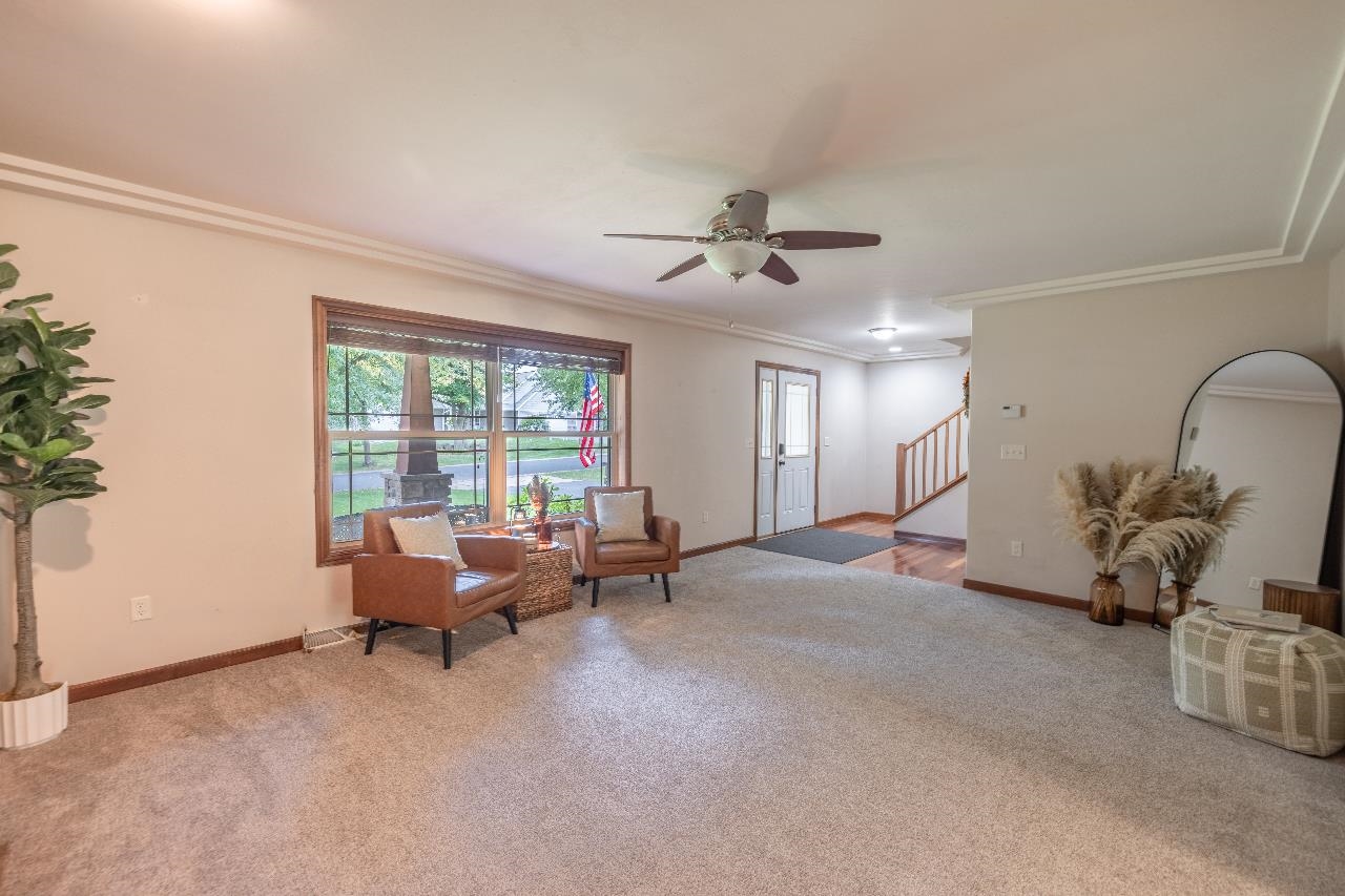 205 Aspen Grove Property Photo 14