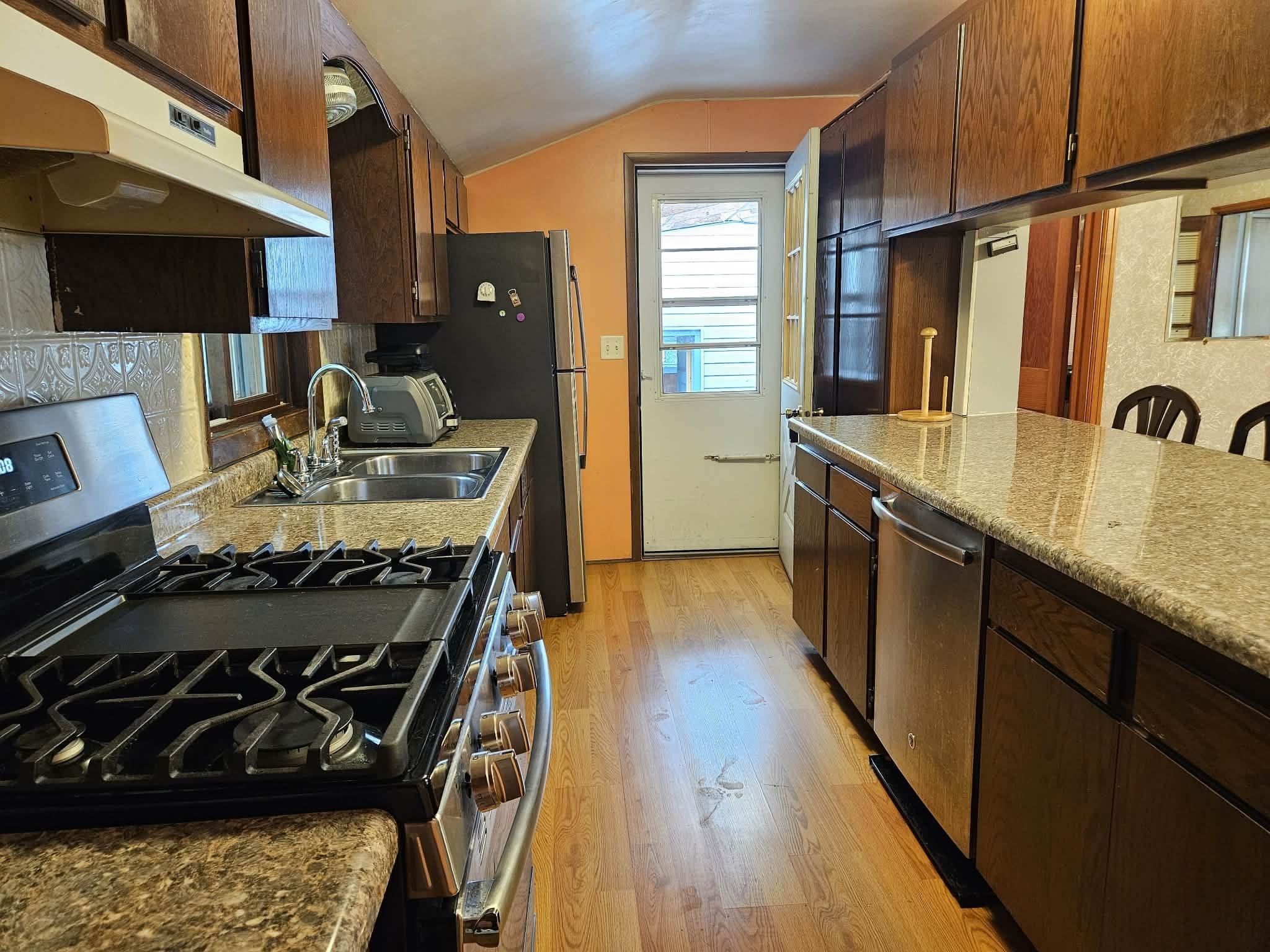356 Bukolt Avenue Property Photo 3