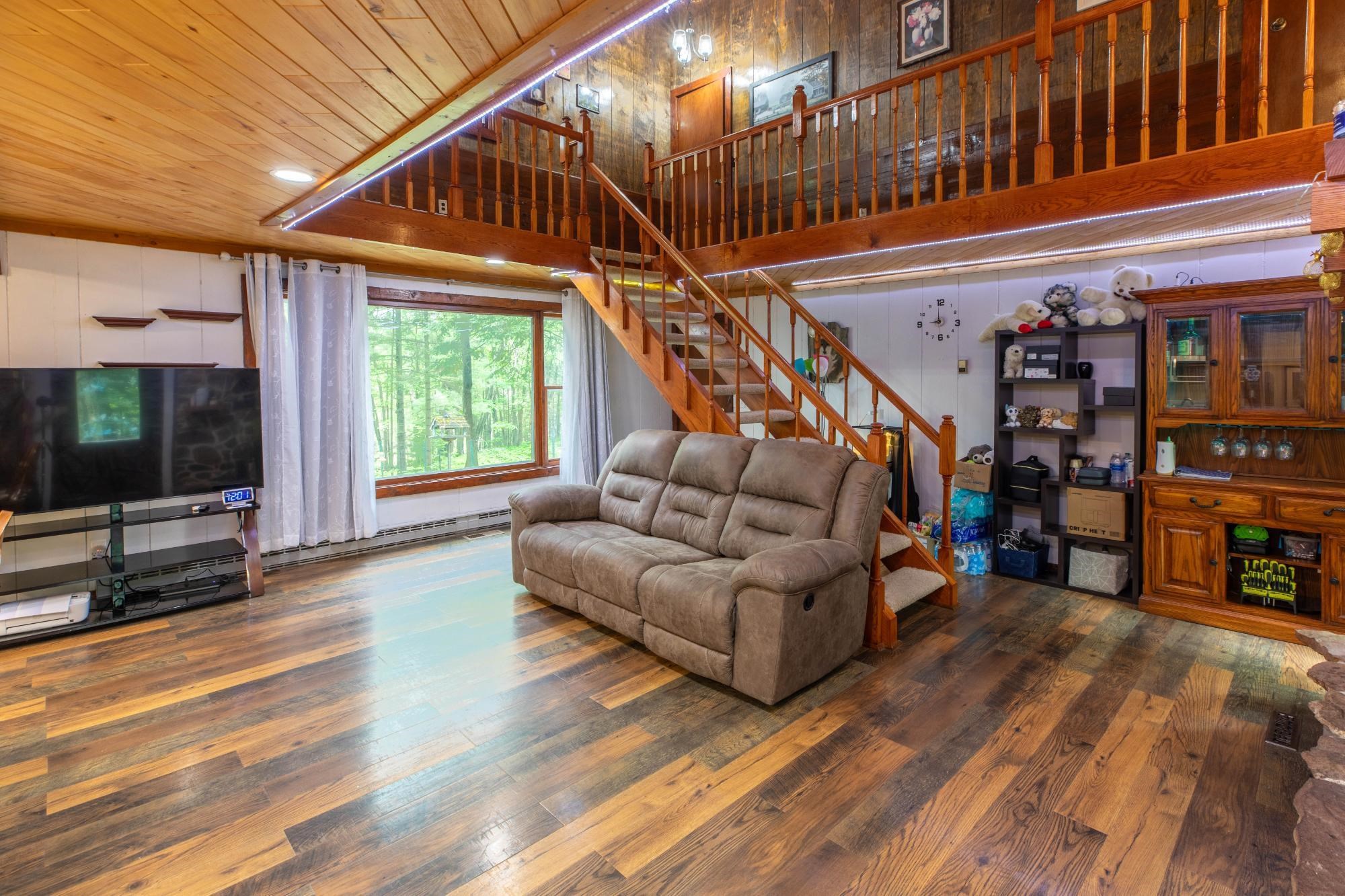 7236 Woodcrest Circle Property Photo 8