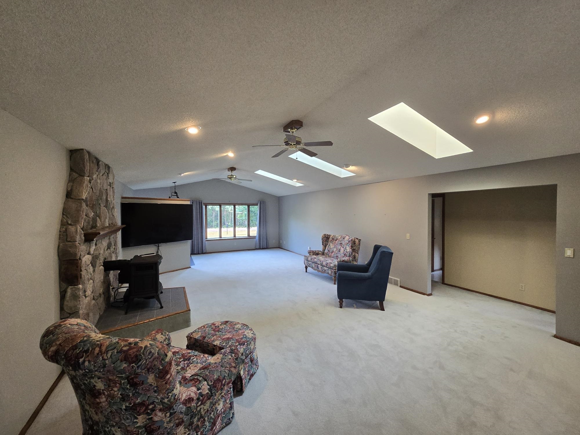 8040 White Pine Drive Property Photo 7