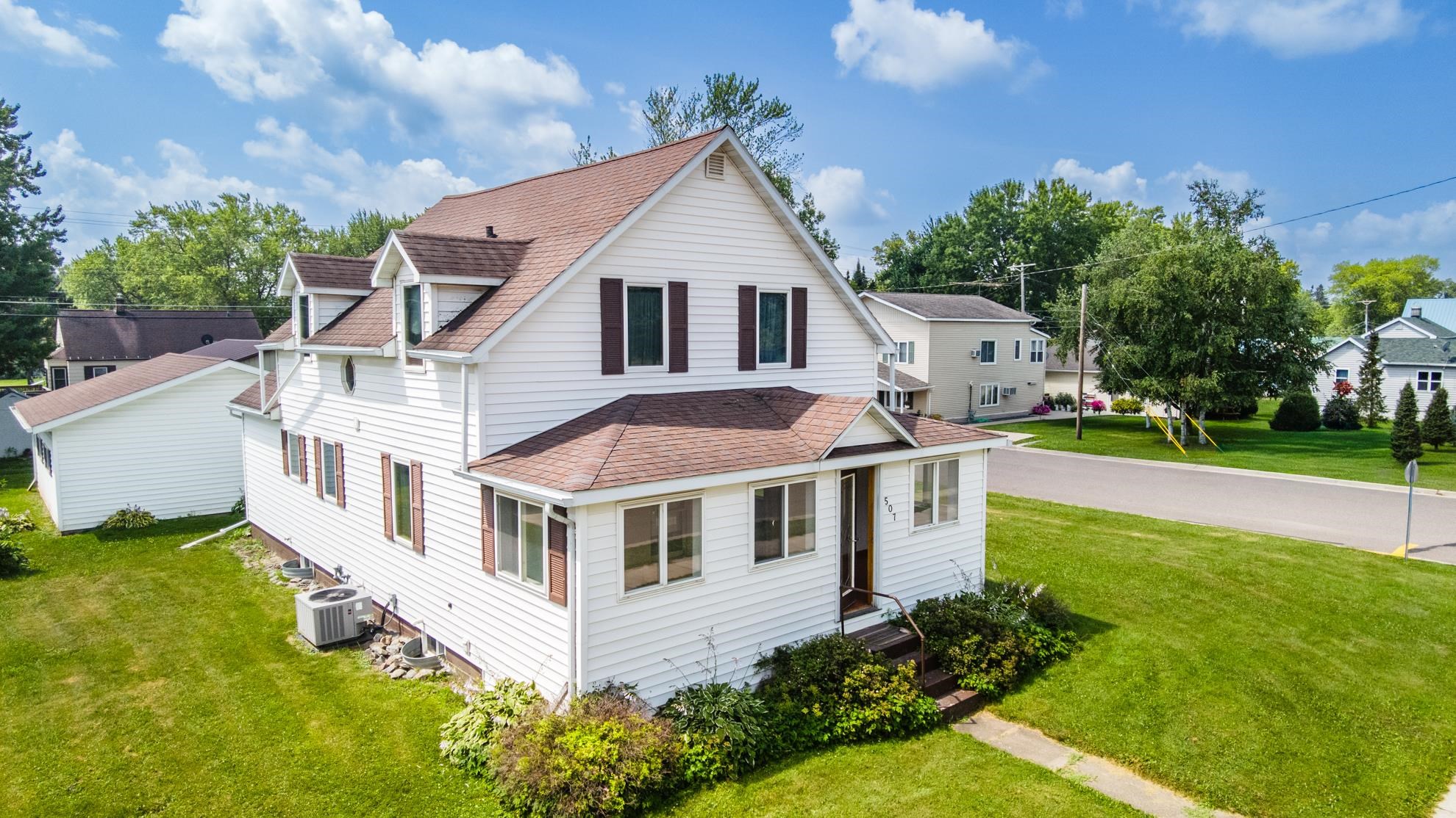 507 E 5th Street Property Photo 4