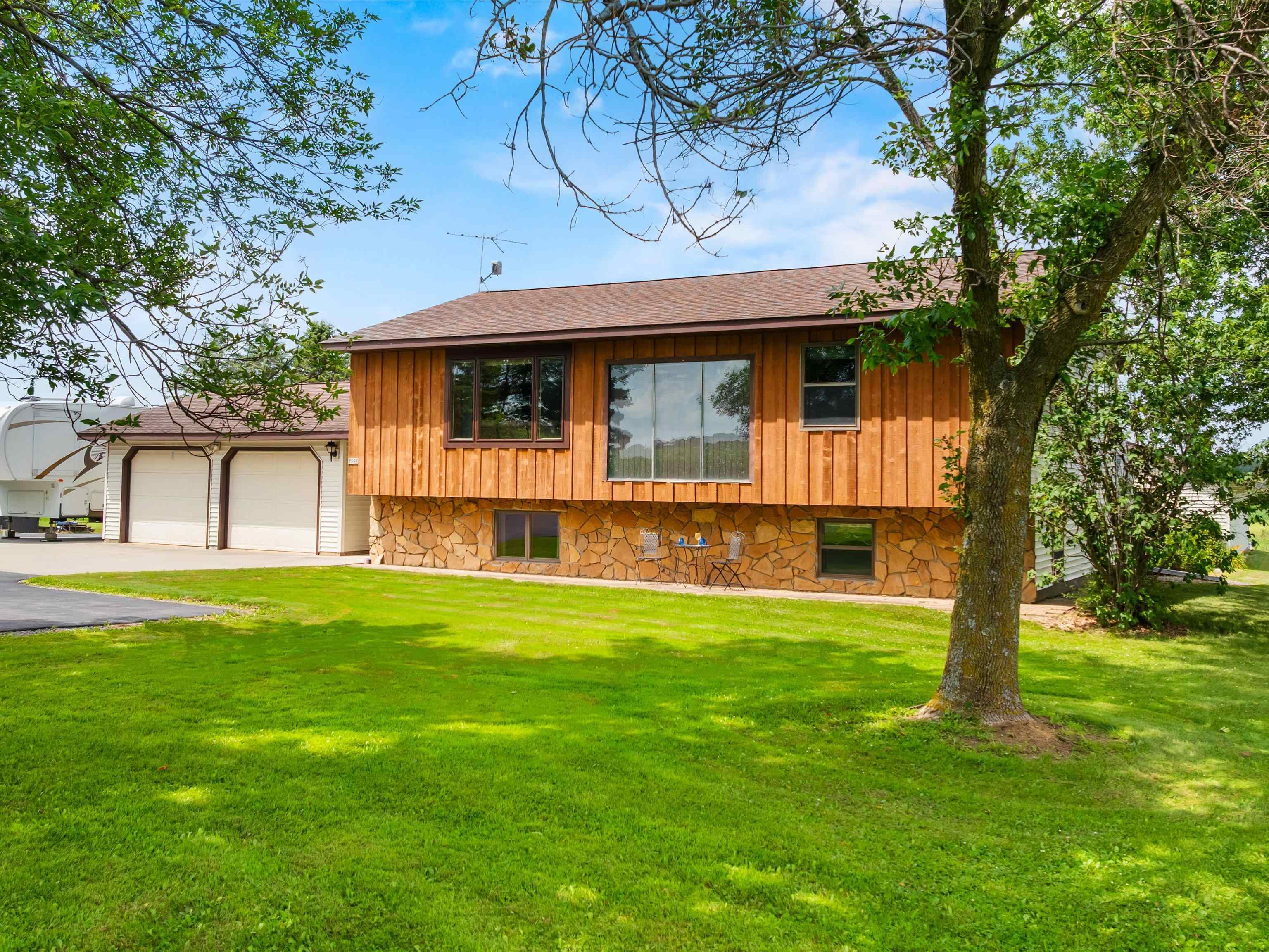 7590 County Road Y Property Photo 4