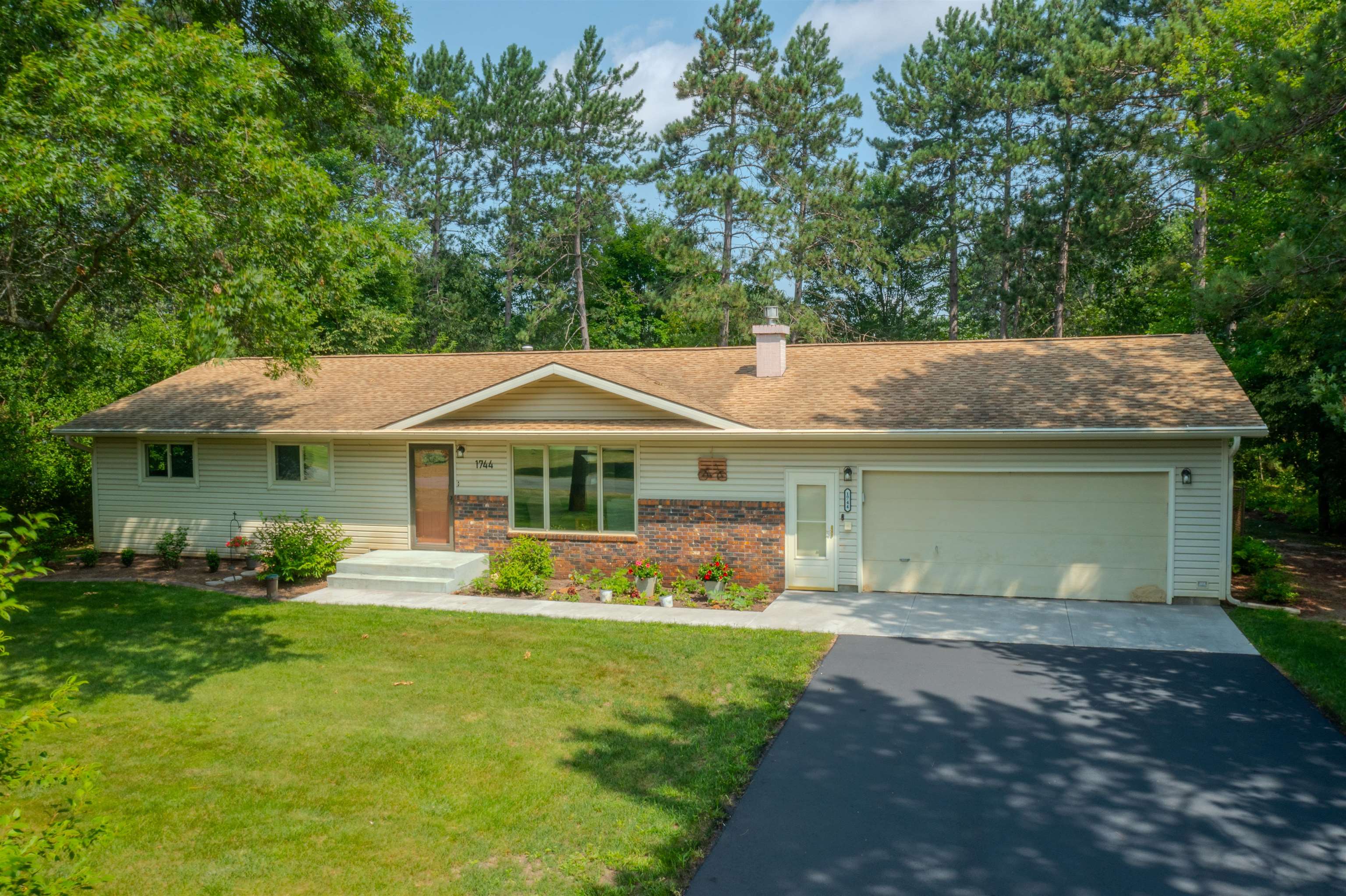 1744 JUDY DRIVE Property Photo 1