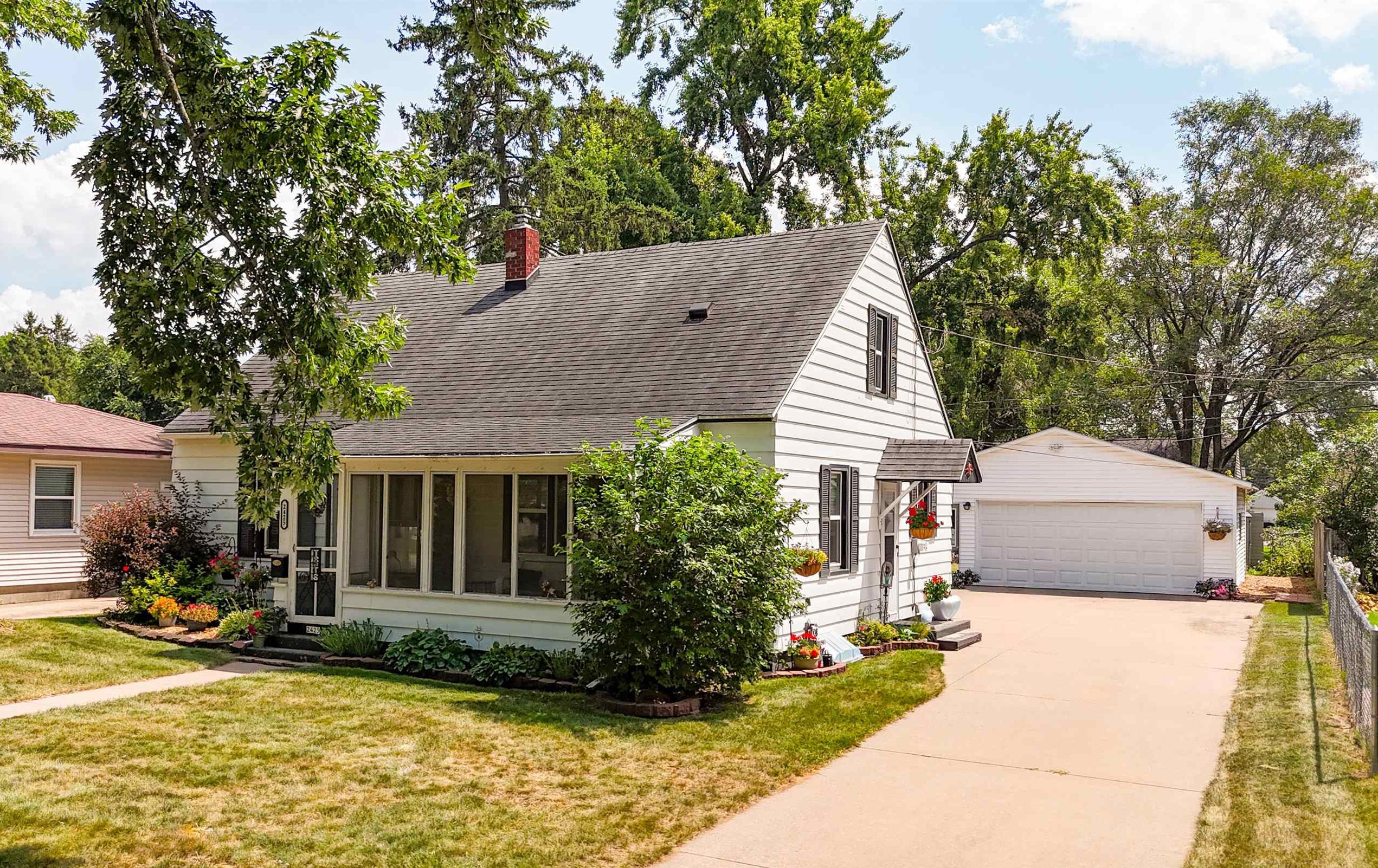 2425 Simonis Street Property Photo 1