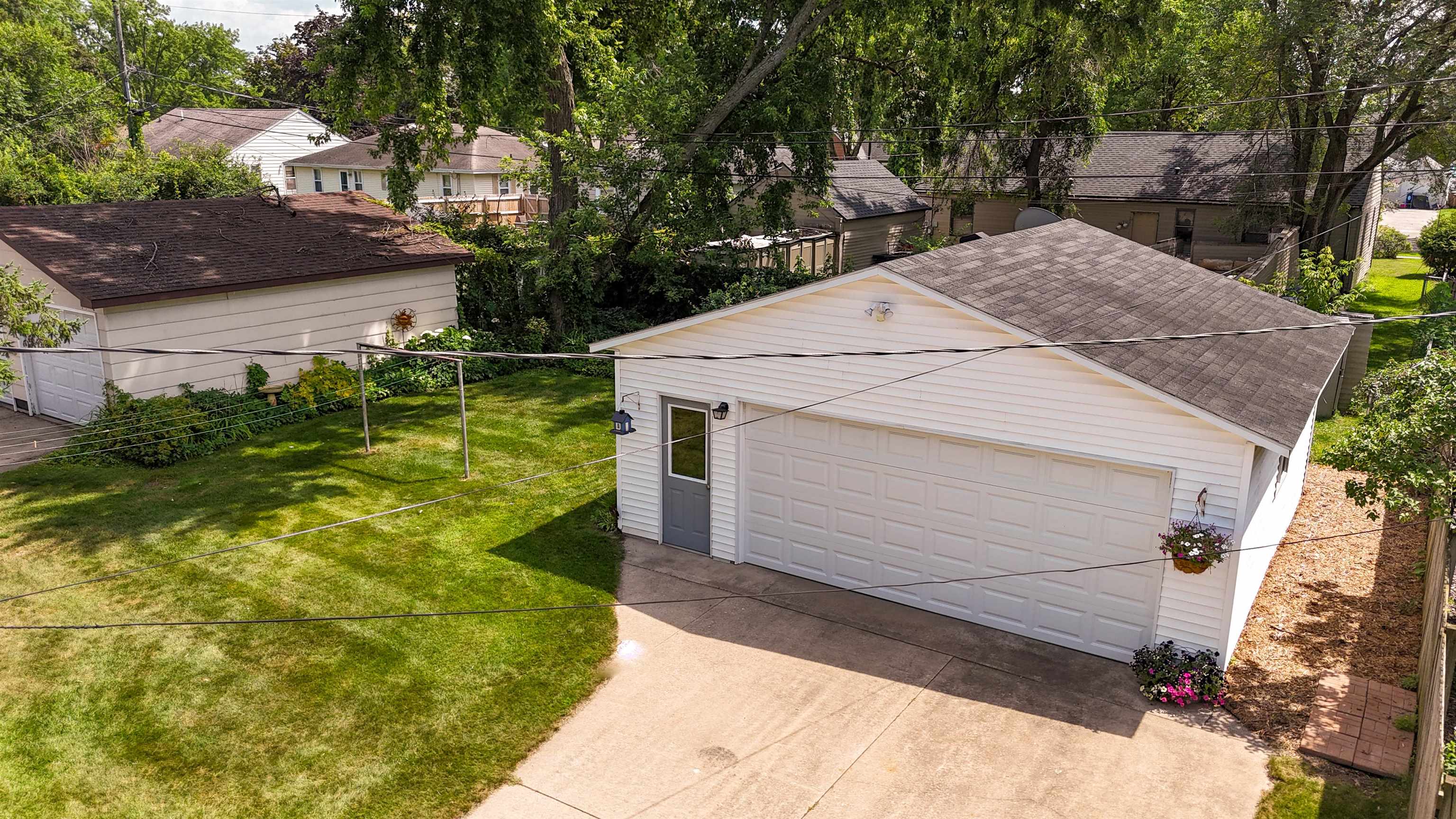 2425 Simonis Street Property Photo 2