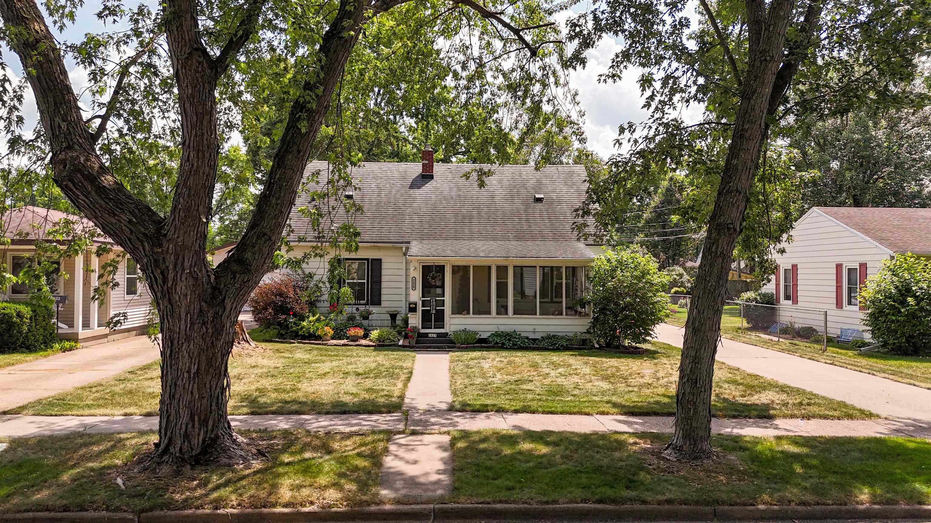 2425 Simonis Street Property Photo 4