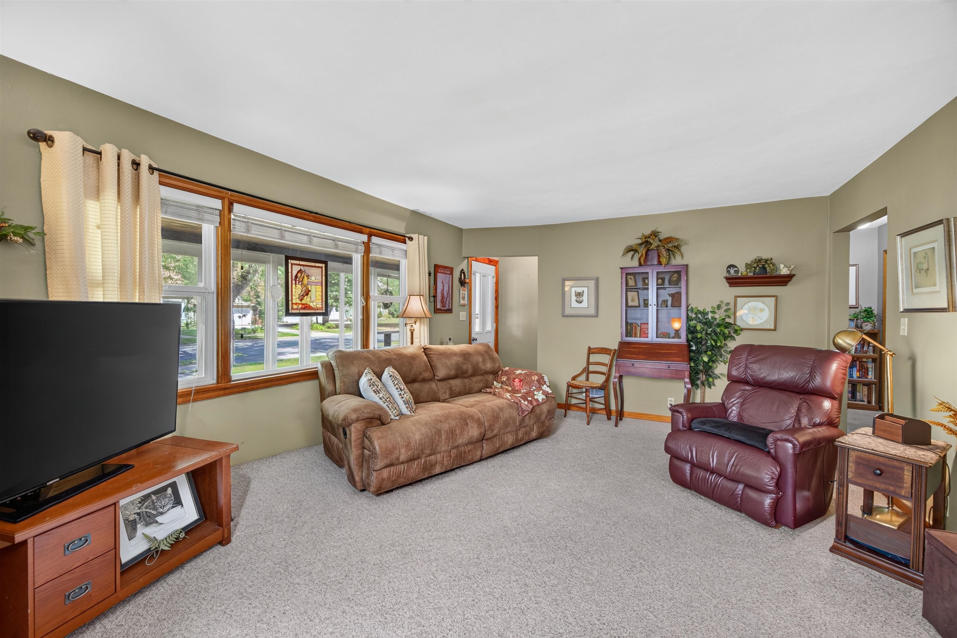 2425 Simonis Street Property Photo 7