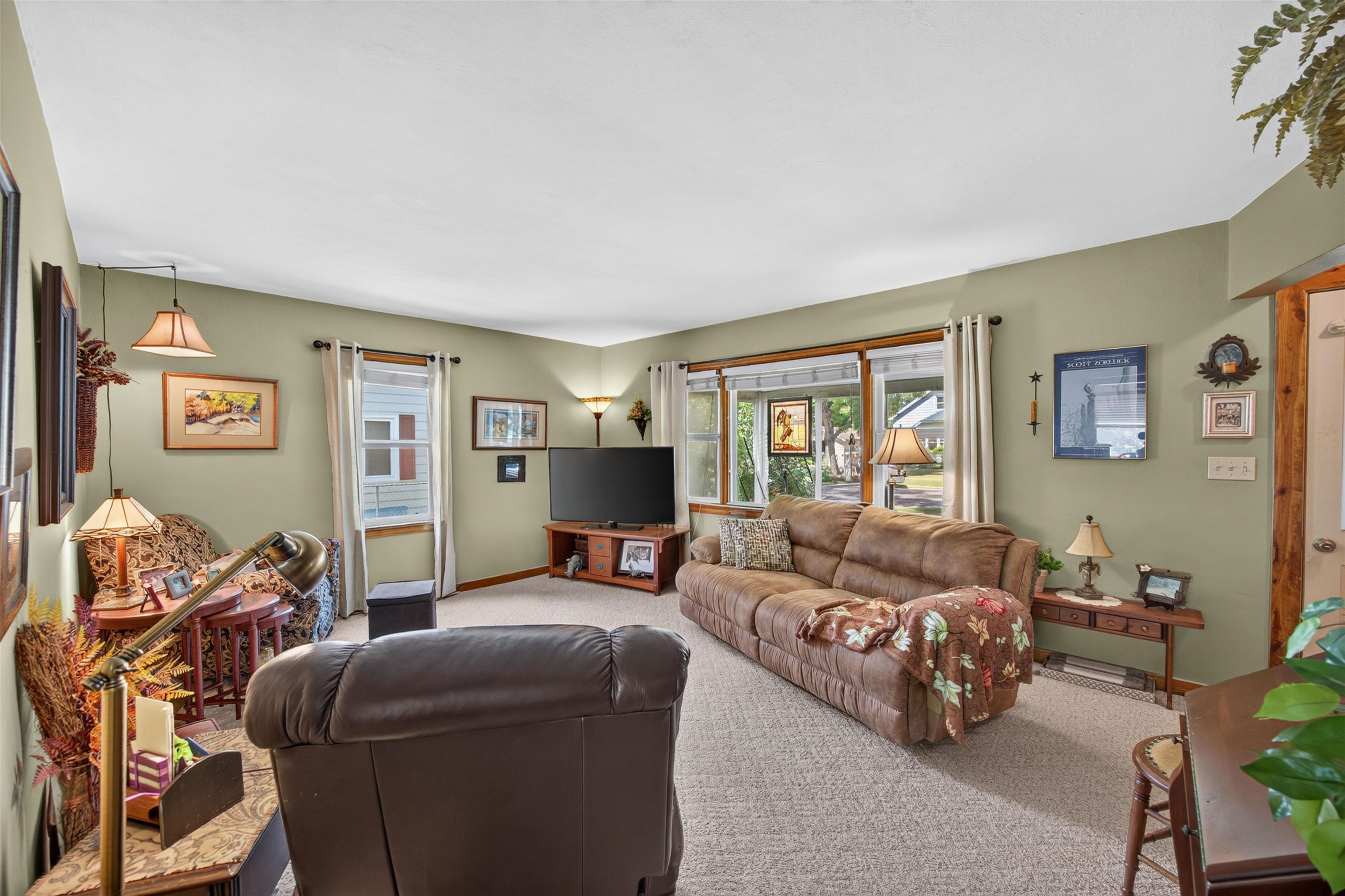 2425 Simonis Street Property Photo 8
