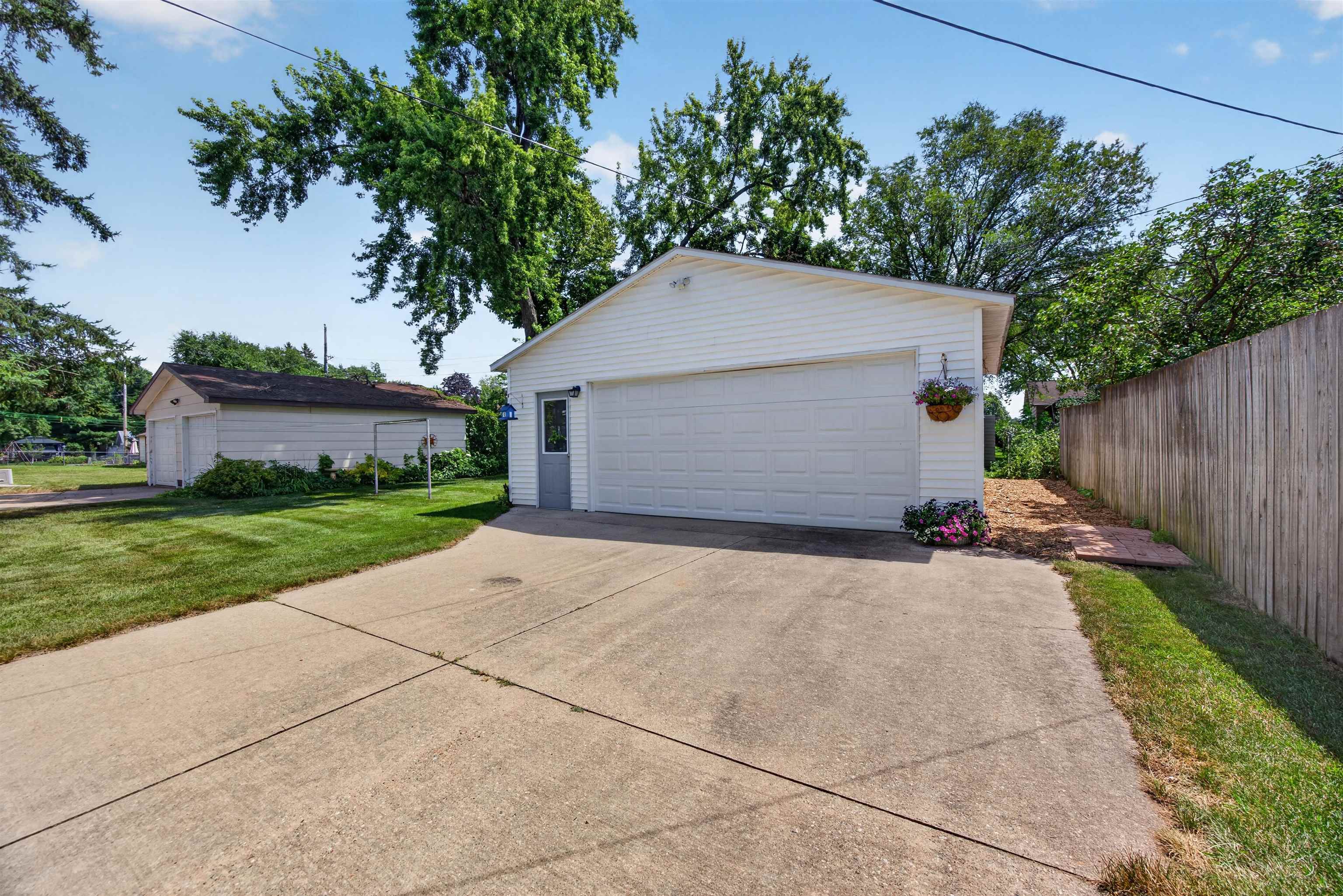 2425 Simonis Street Property Photo 34