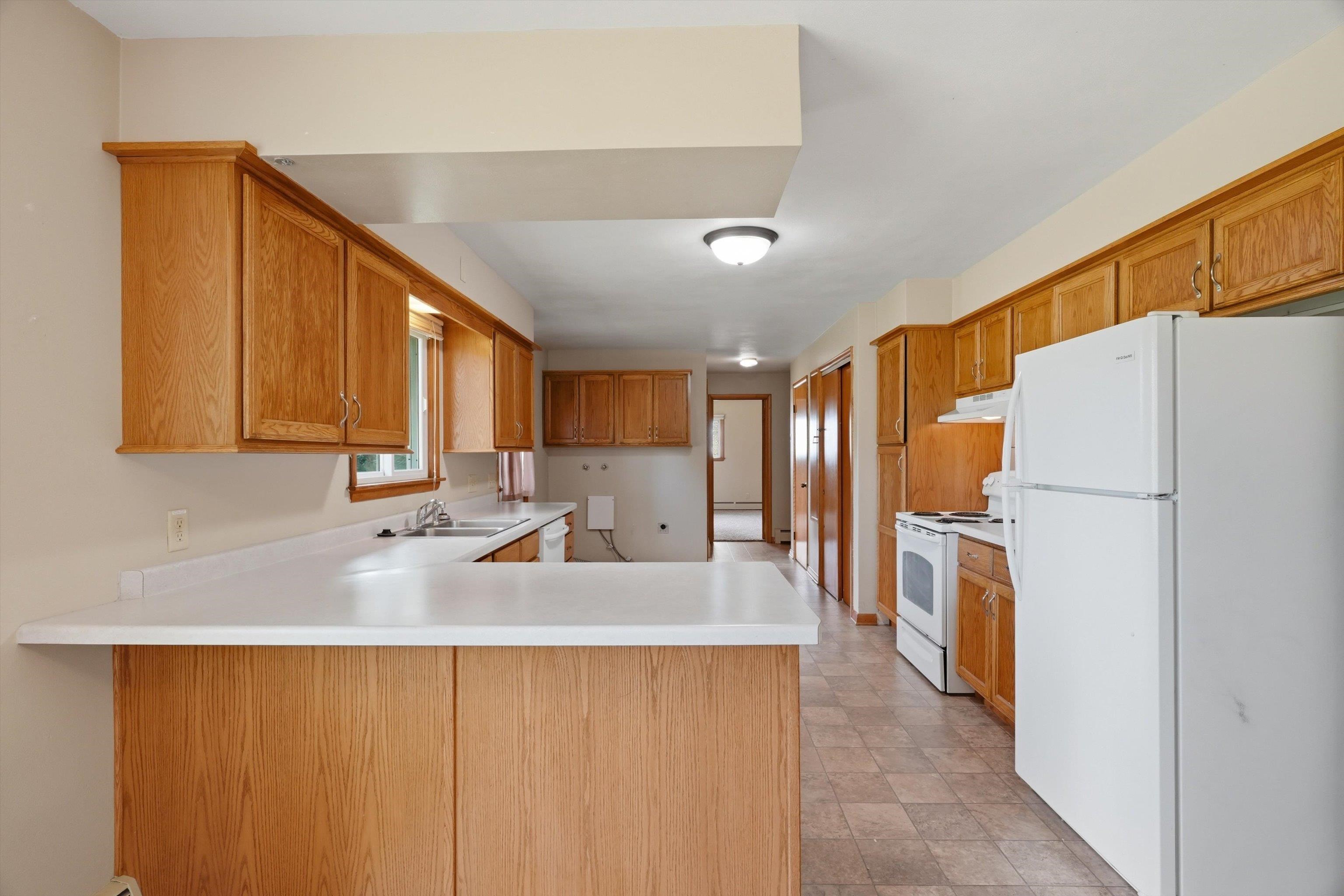 1412 N Oak Avenue Property Photo 8