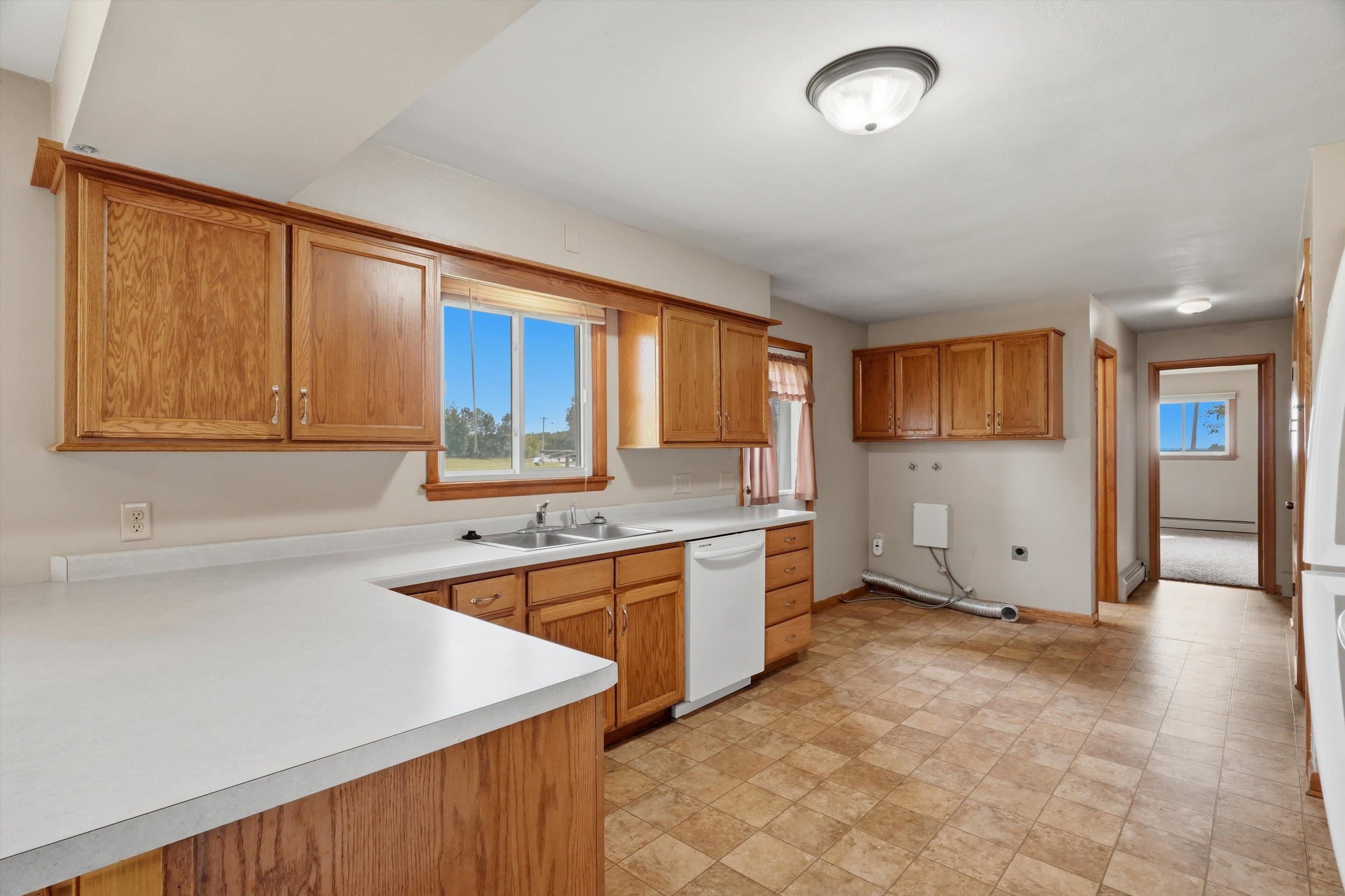 1412 N Oak Avenue Property Photo 9