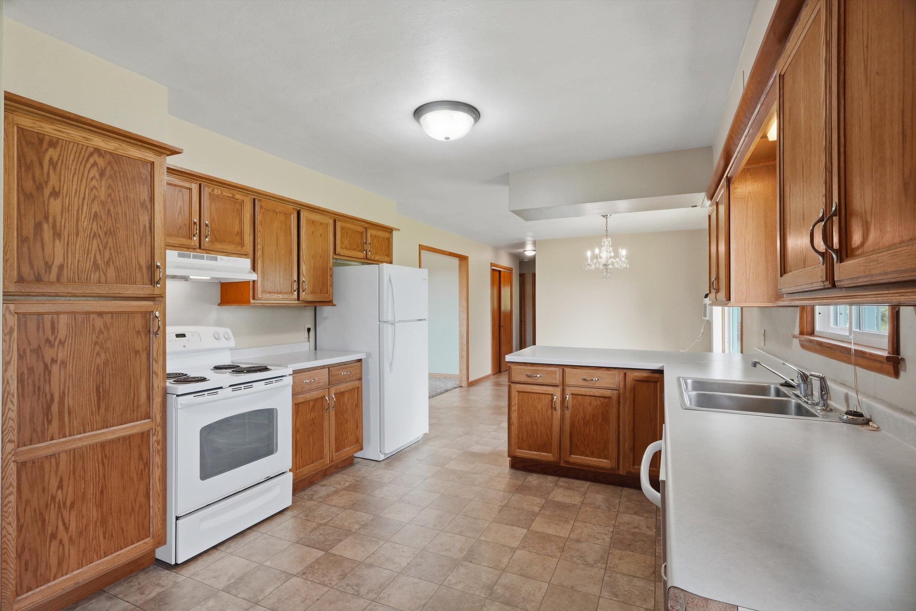 1412 N Oak Avenue Property Photo 10