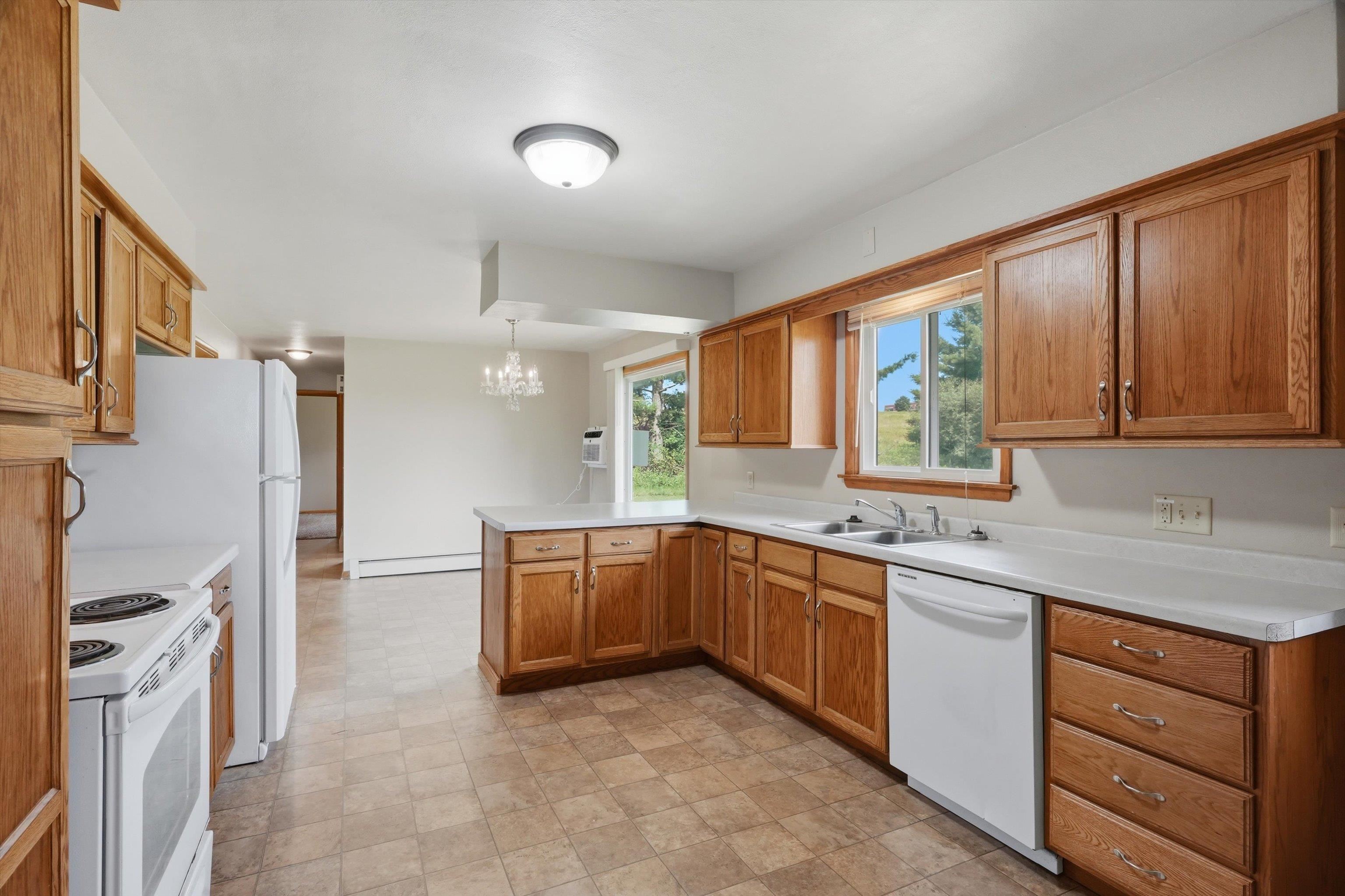 1412 N Oak Avenue Property Photo 11