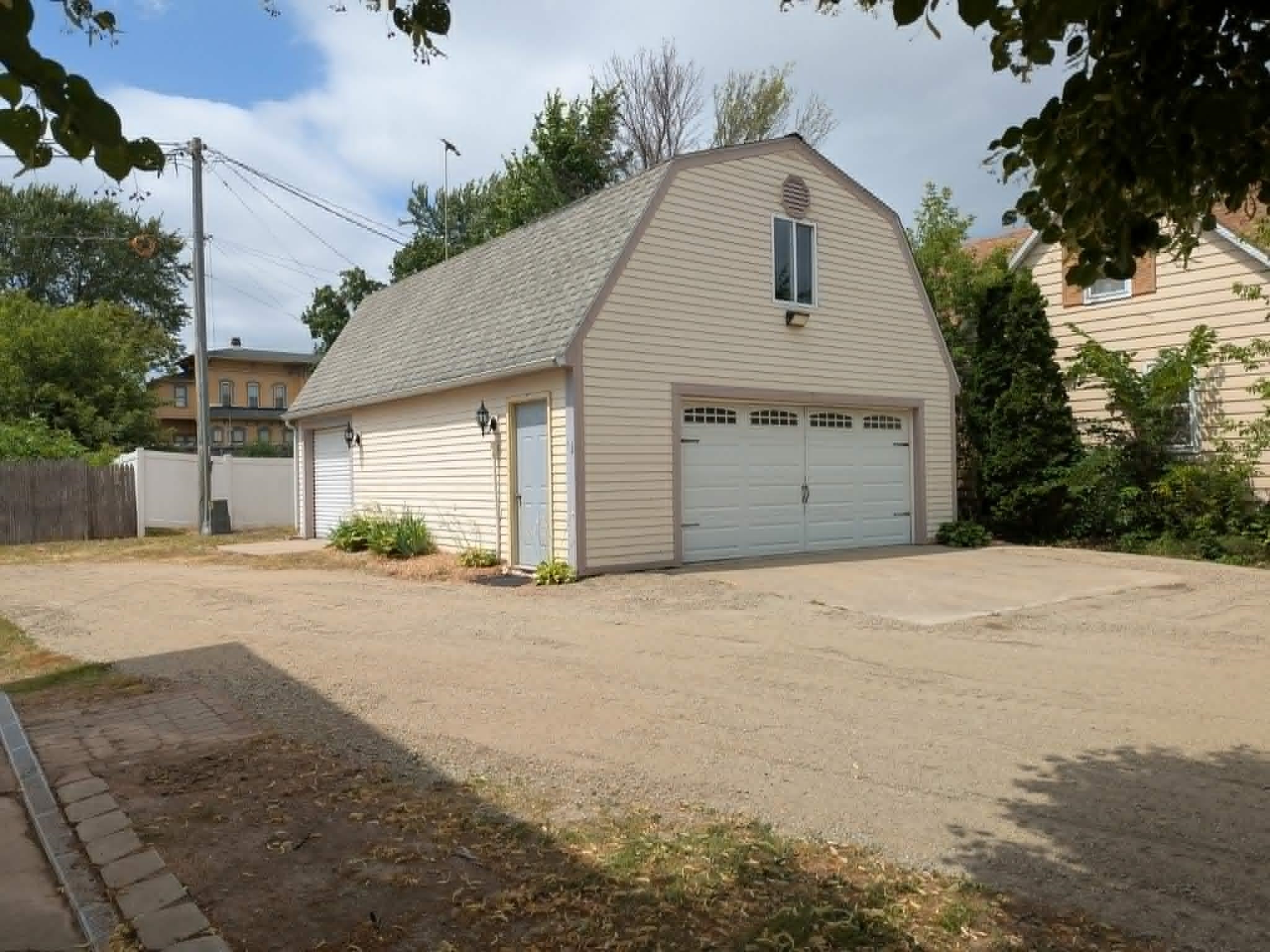 201 W 4th Street Property Photo 17