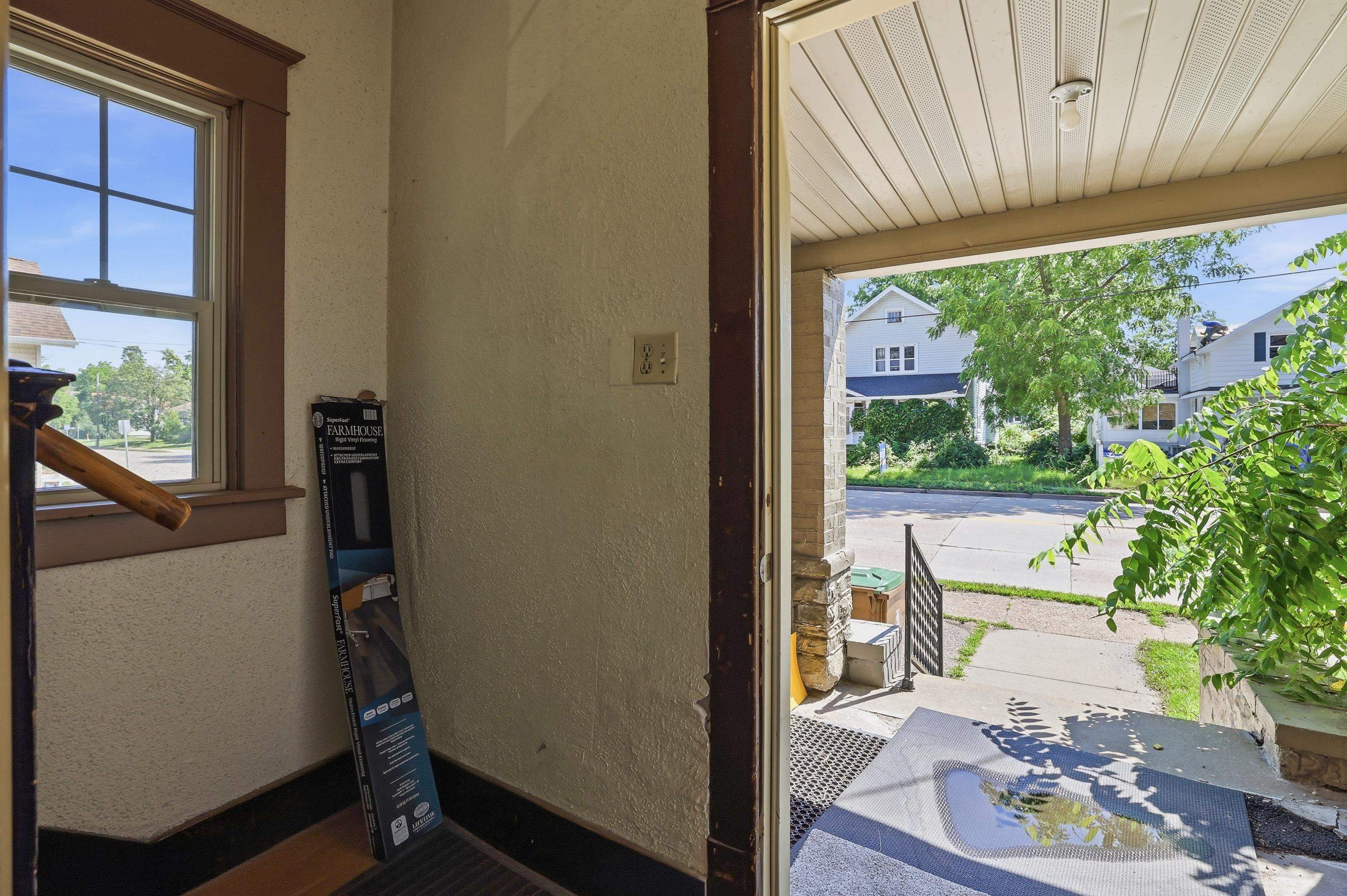 1632 Division Street Property Photo 4