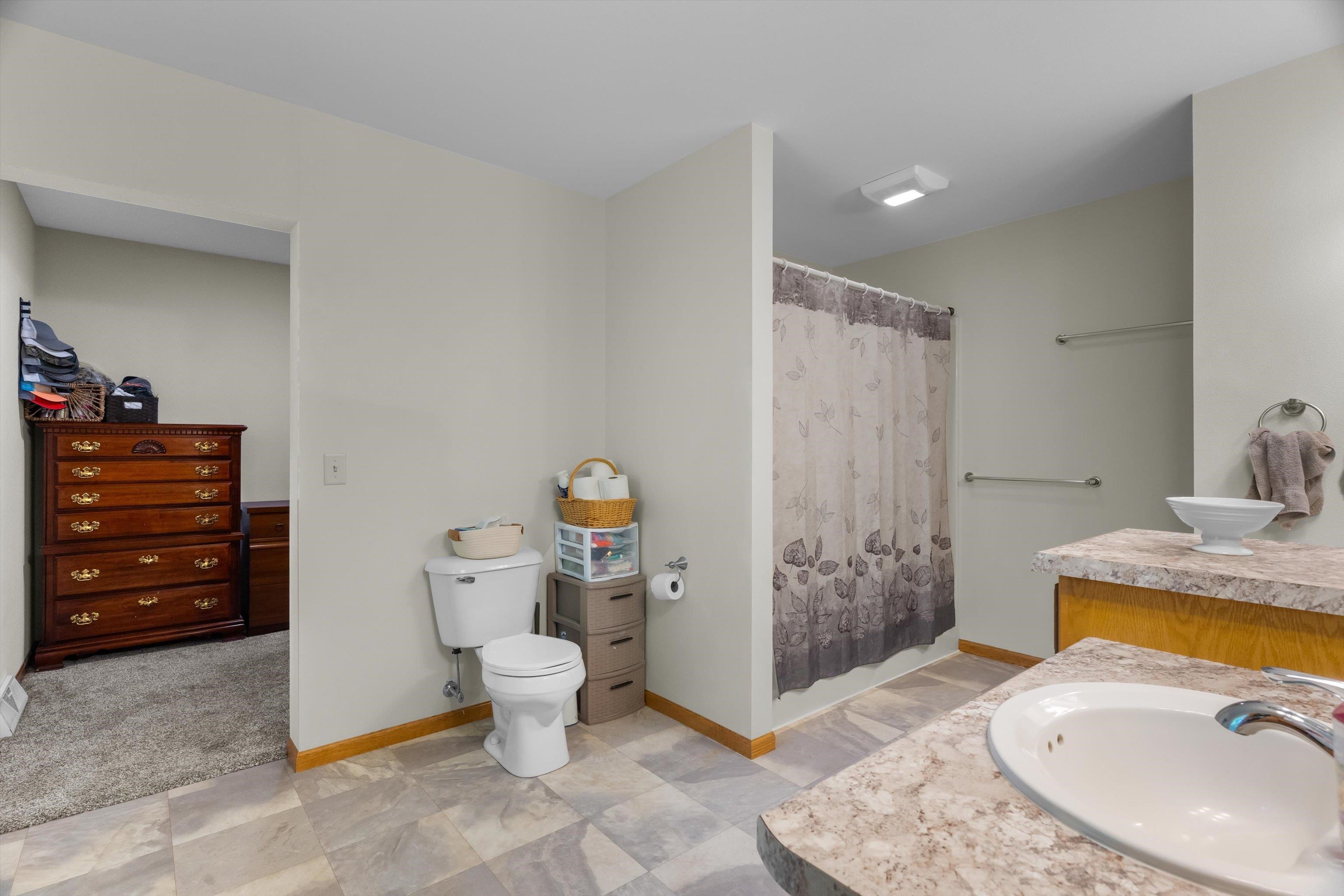 706 W Roberts Street Property Photo 17