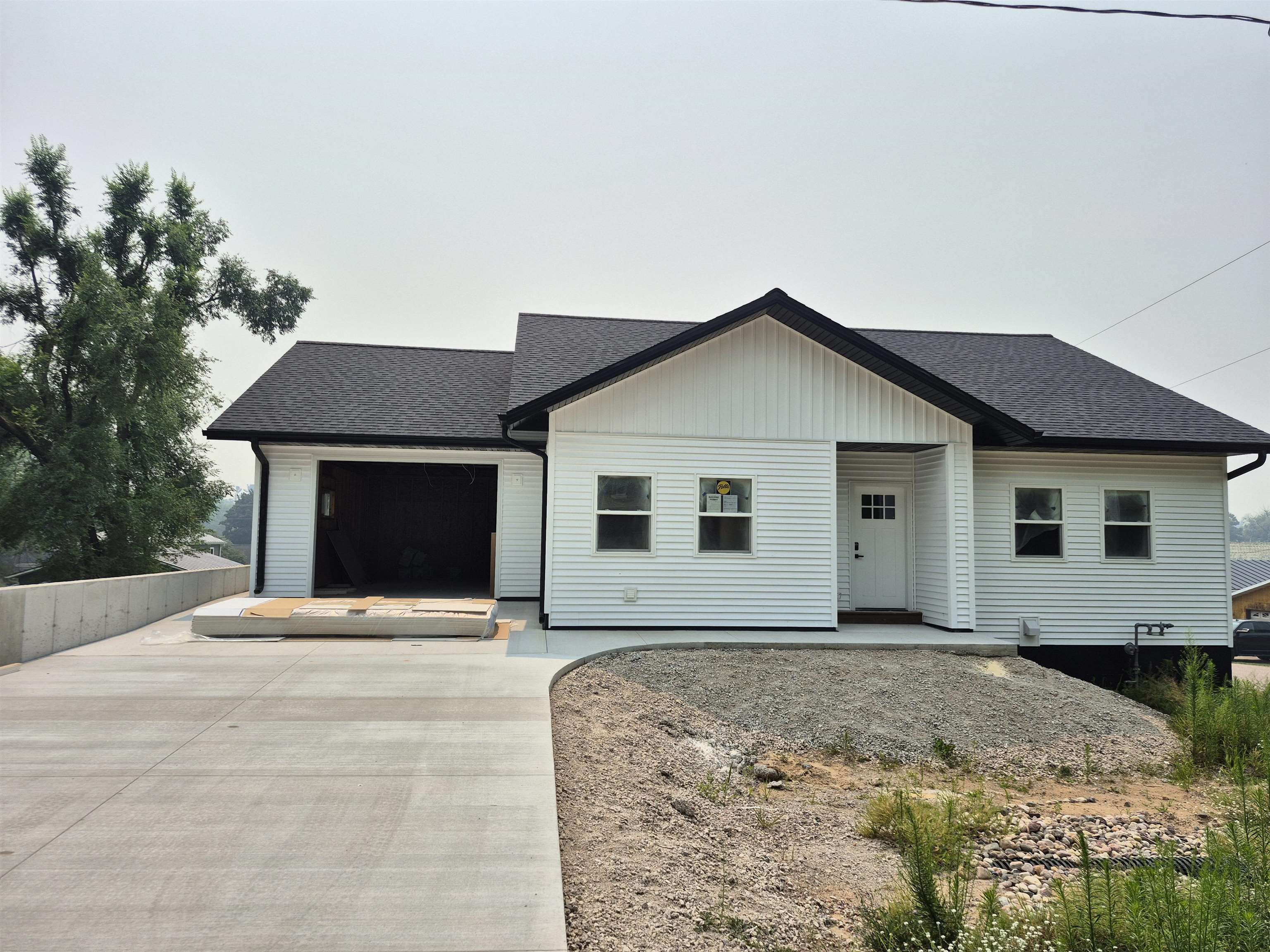 3040 OAK STREET Property Photo 1