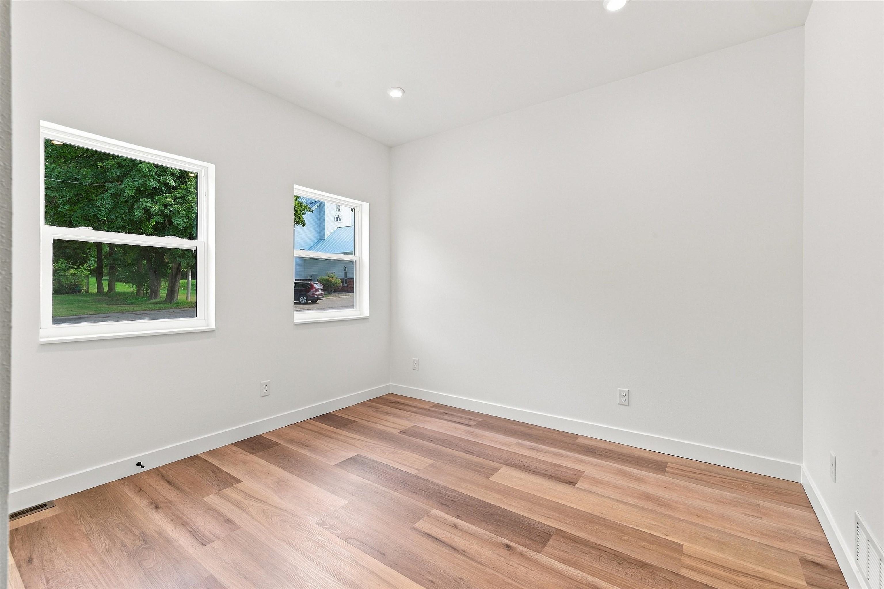 3040 Oak Street Property Photo 9