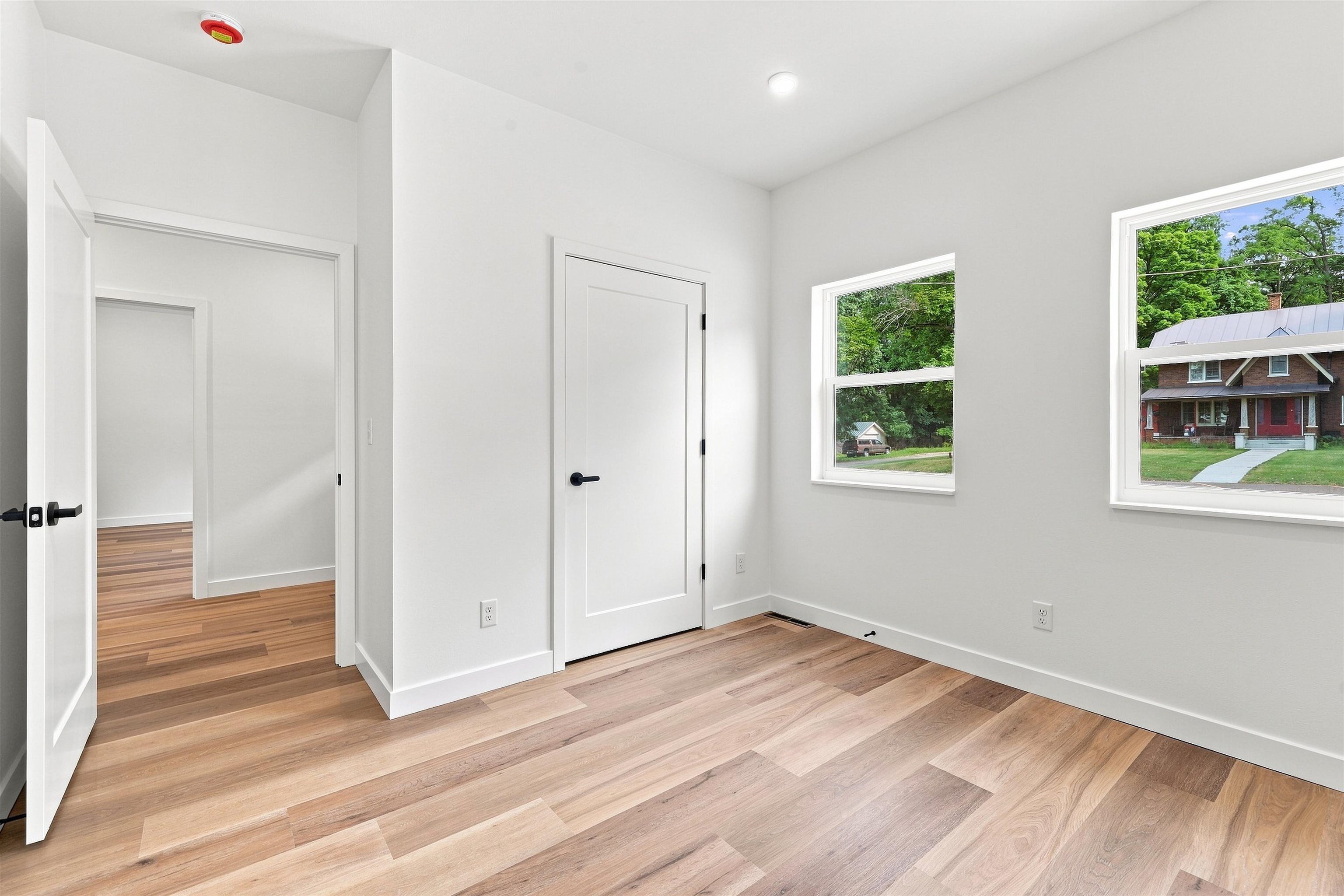 3040 Oak Street Property Photo 10