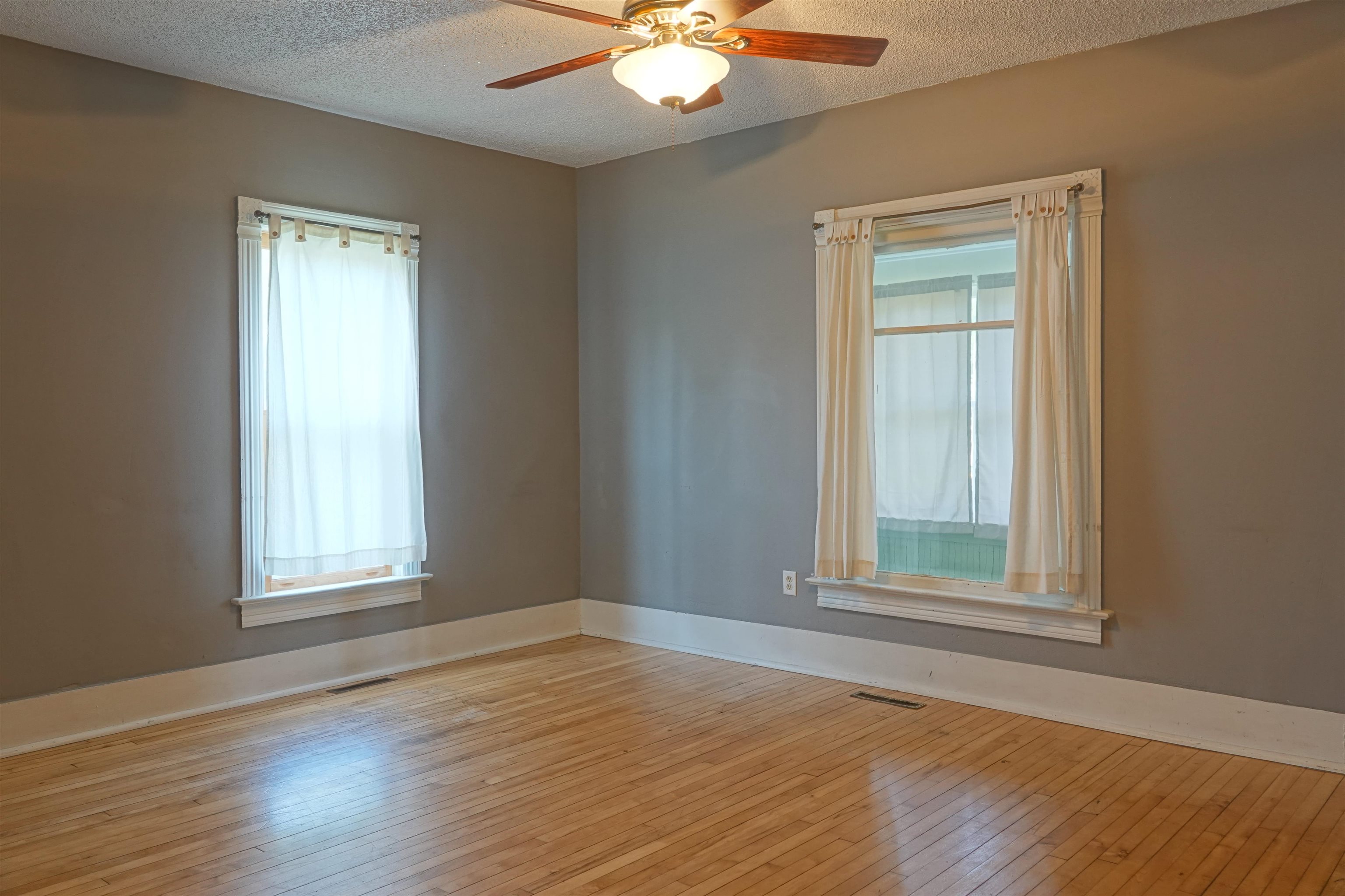 530 W Maple Street Property Photo 9