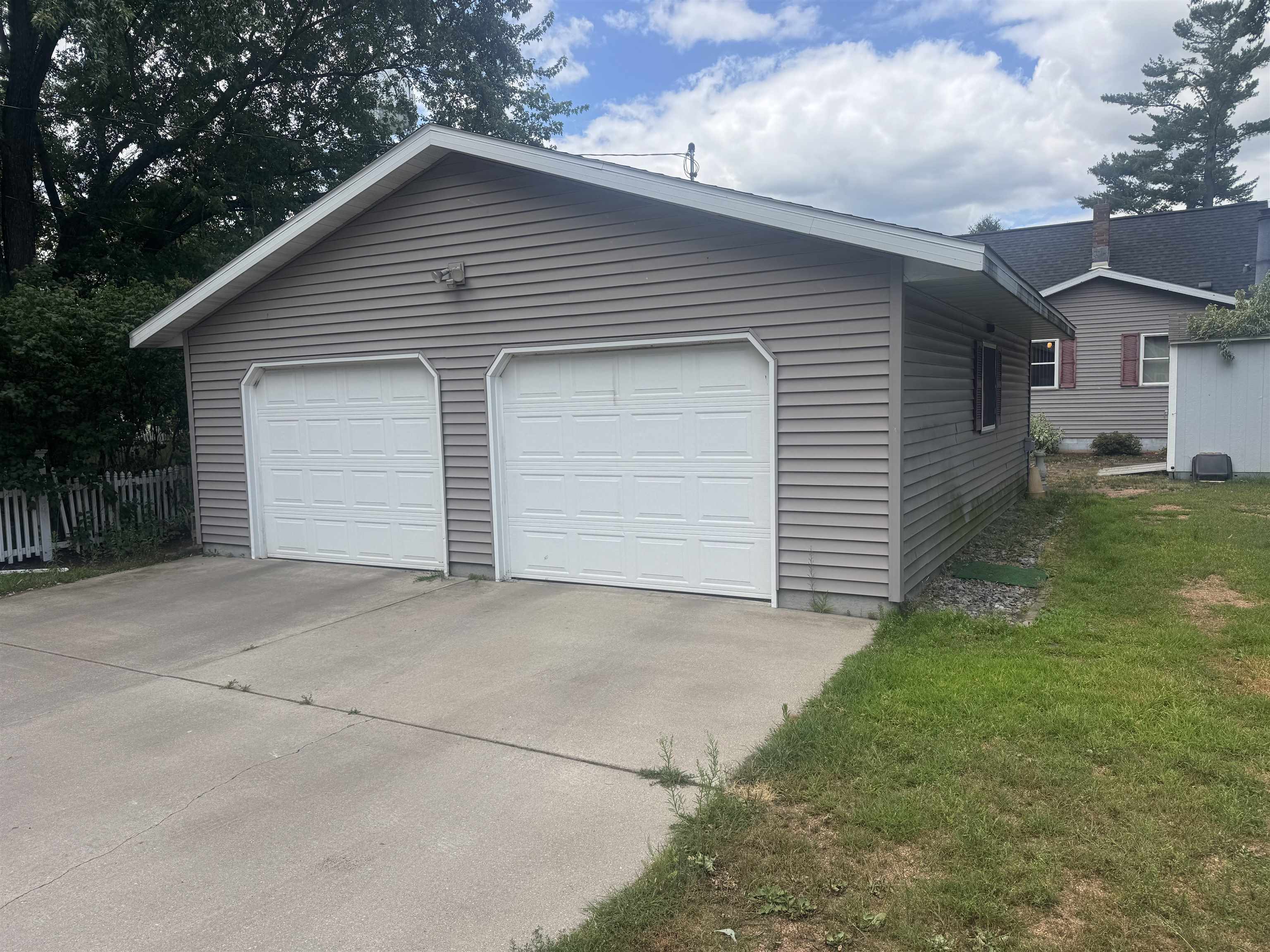 940 2nd Street Property Photo 17