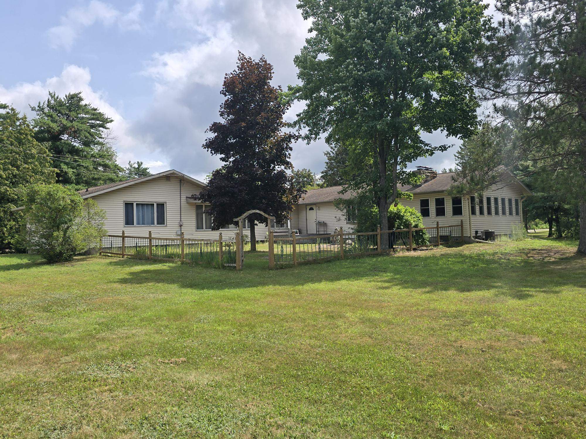 5289 Reddin Road Property Photo 2