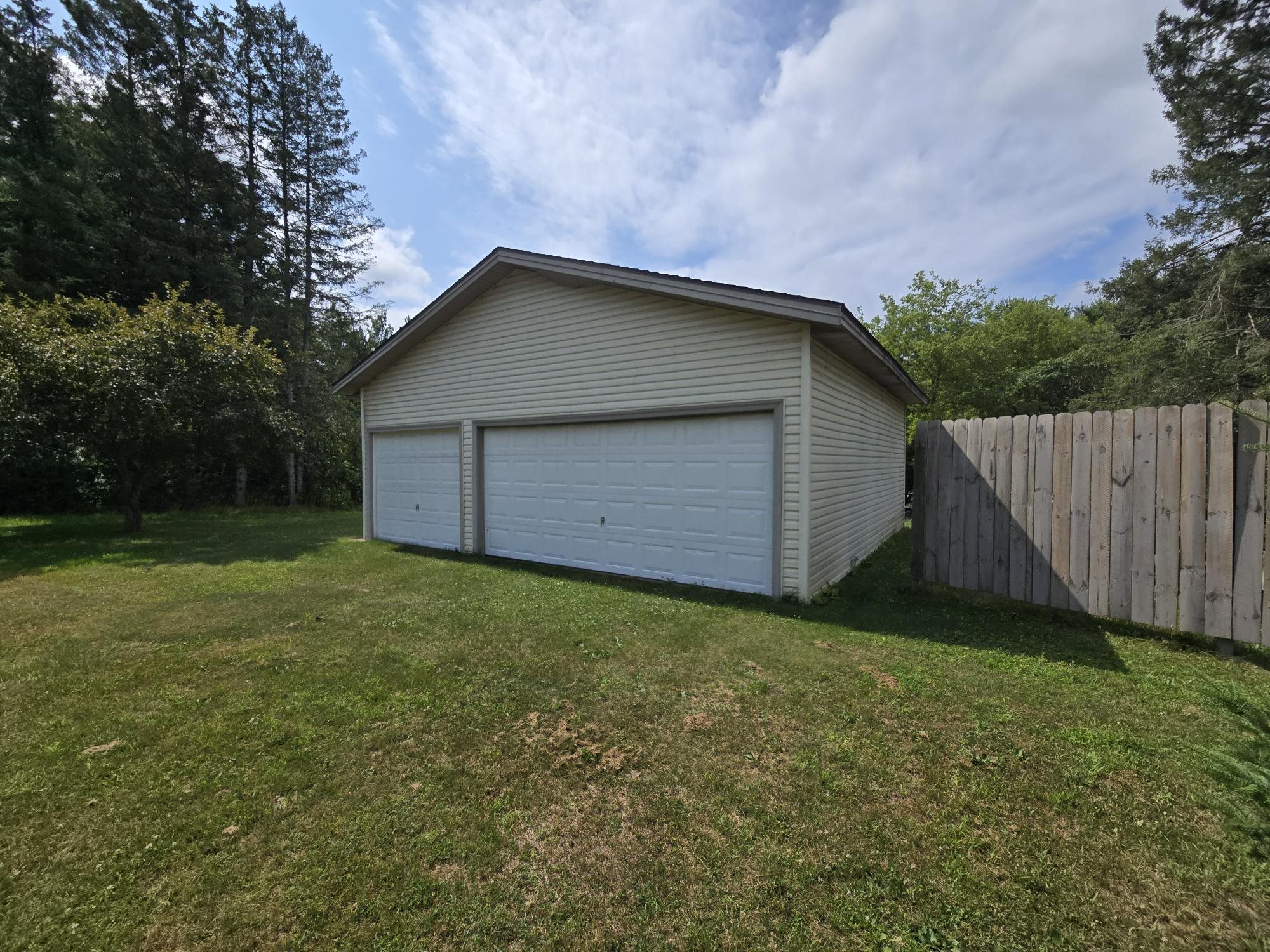 5289 Reddin Road Property Photo 6