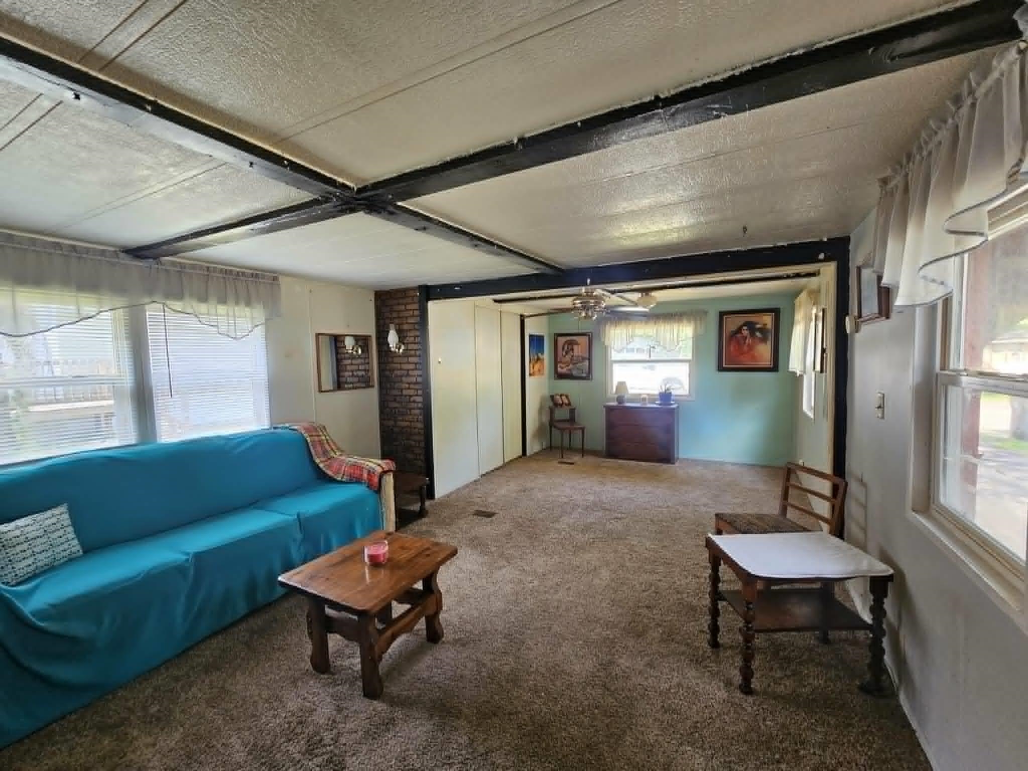 1407 N Peach Avenue Property Photo 2
