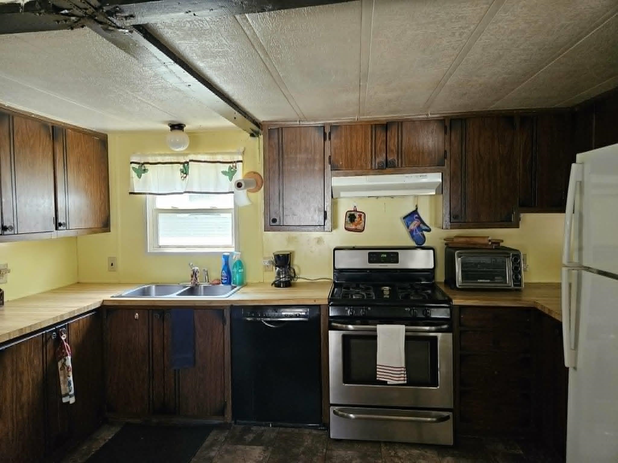 1407 N Peach Avenue Property Photo 6