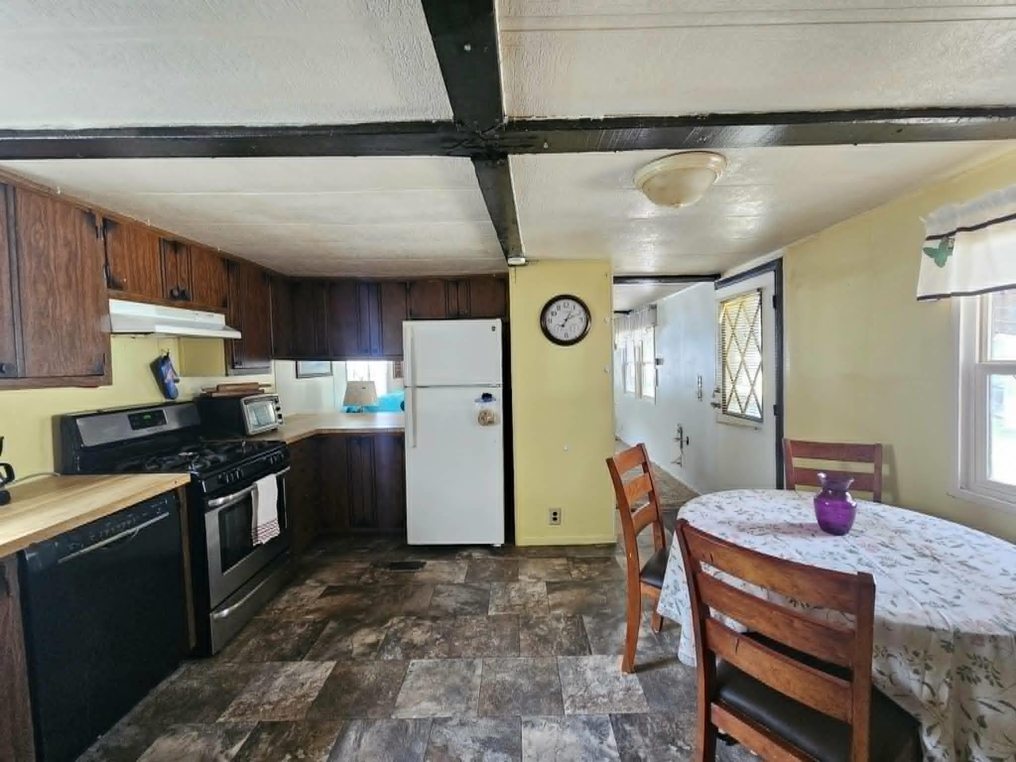 1407 N Peach Avenue Property Photo 7