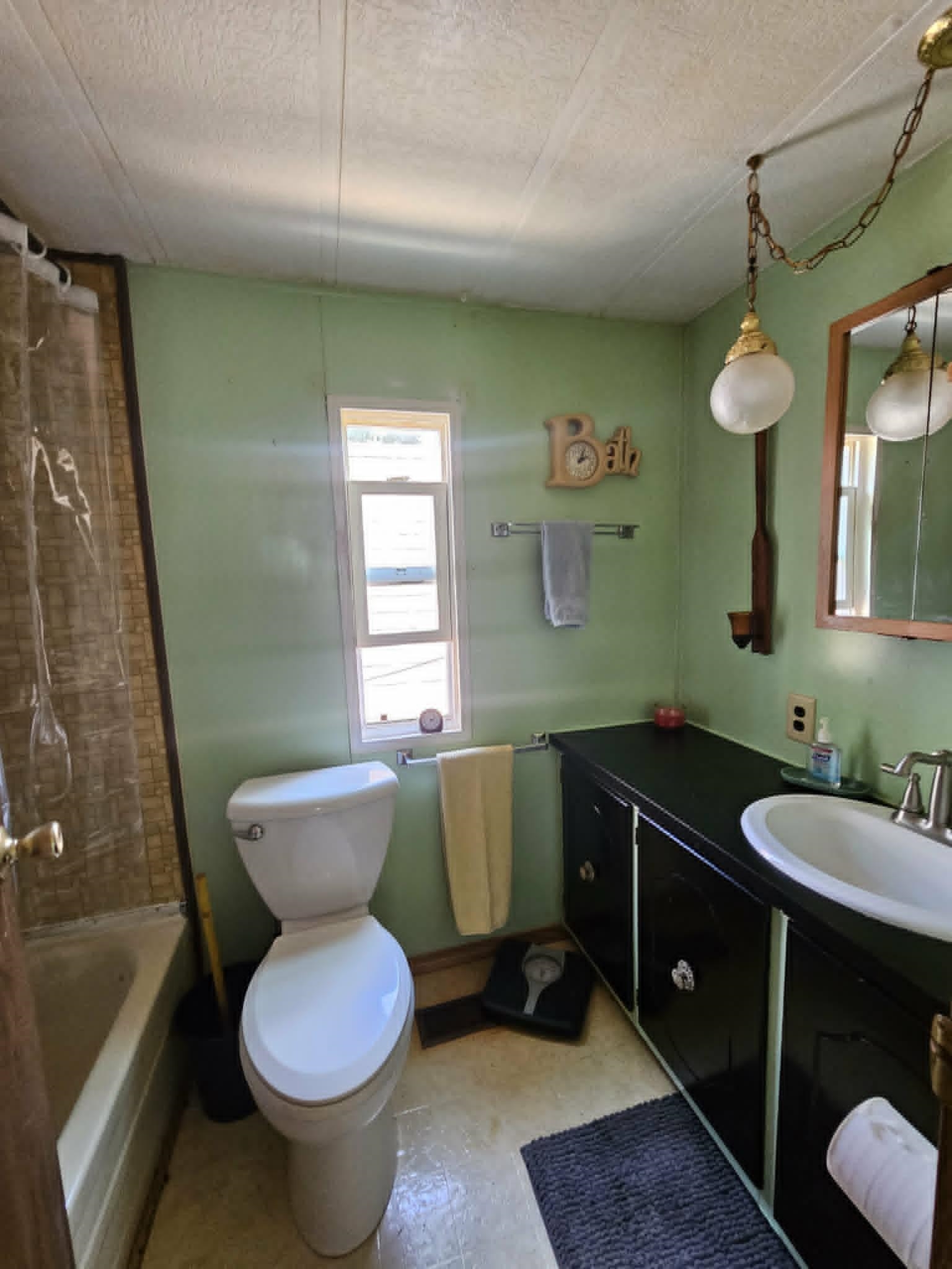 1407 N Peach Avenue Property Photo 9