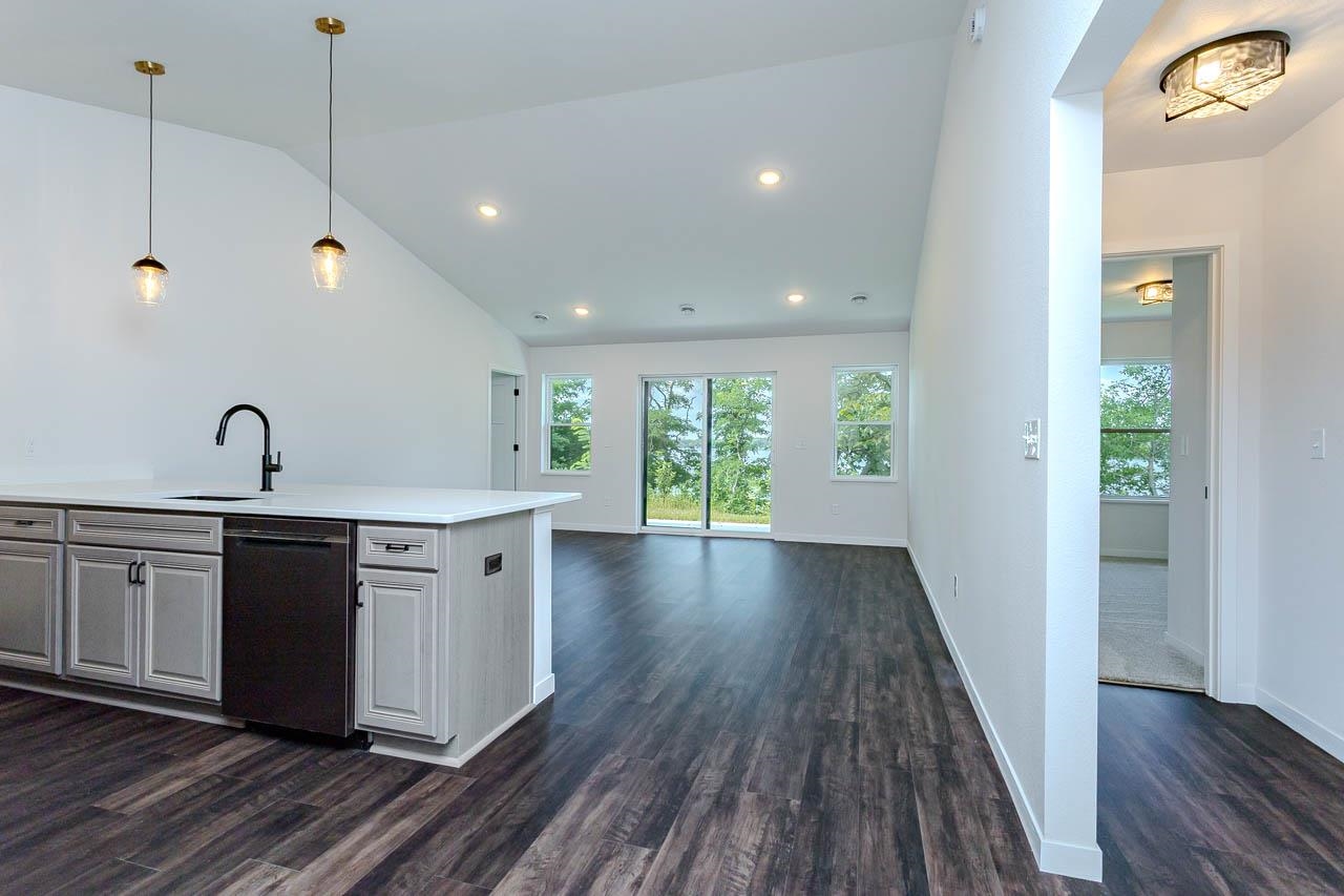 1390 Park Drive Property Photo 8