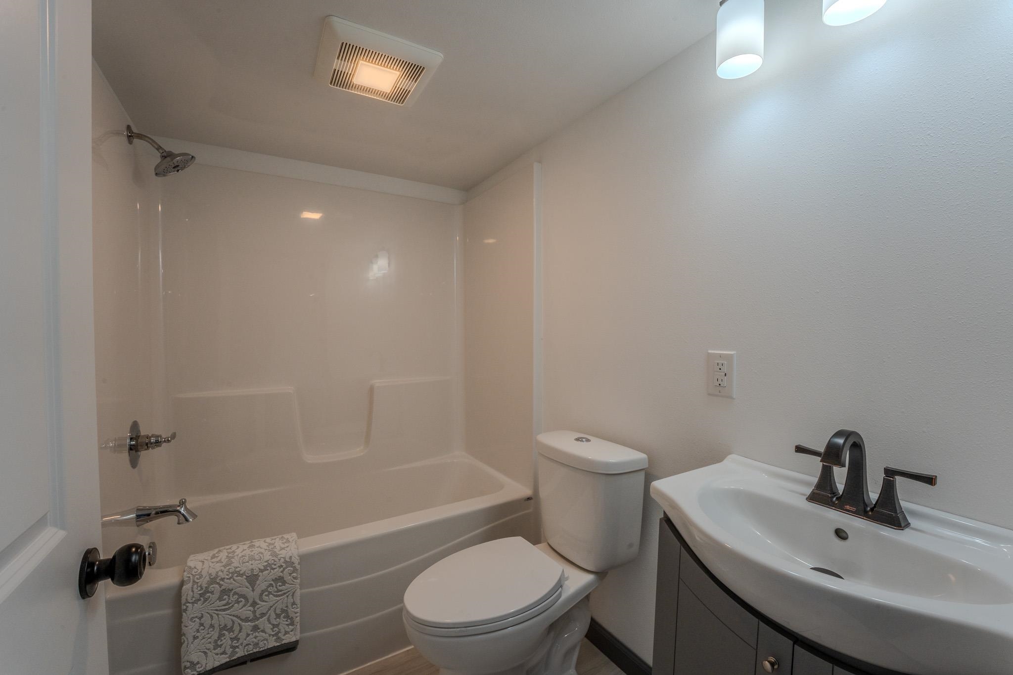 604b Eugene Street Property Photo 34