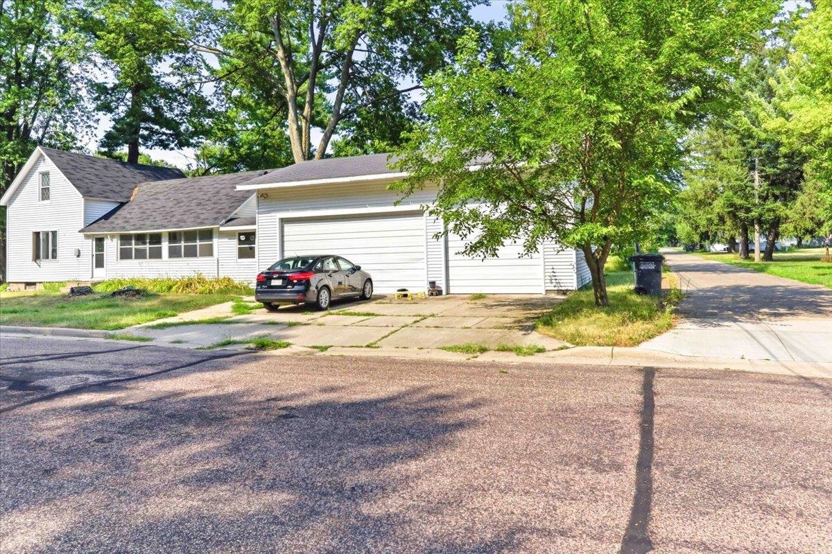 2871 3rd Avenue South Property Photo 3